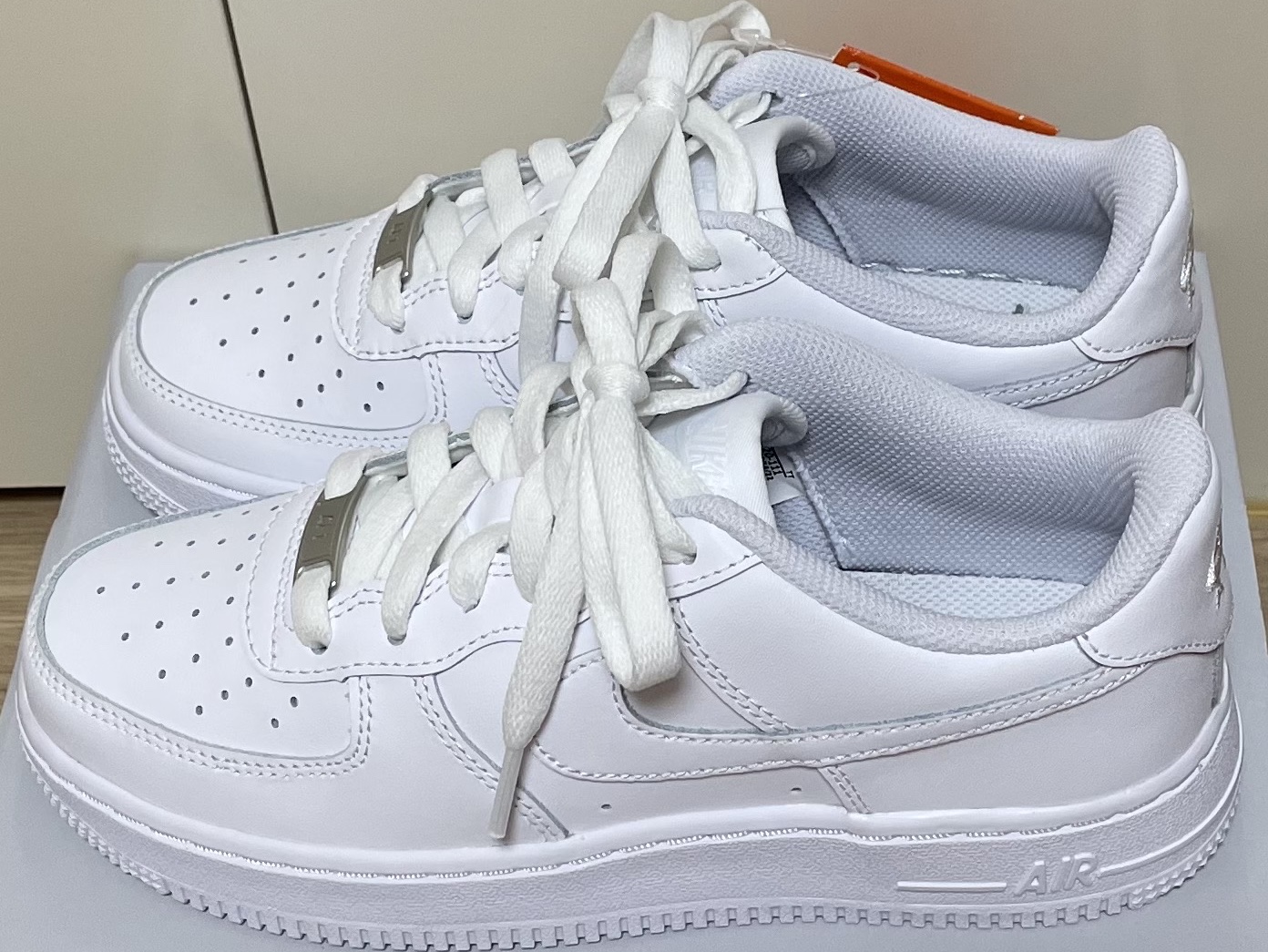 (GS) Nike Air Force 1 LE White 착용 스타일