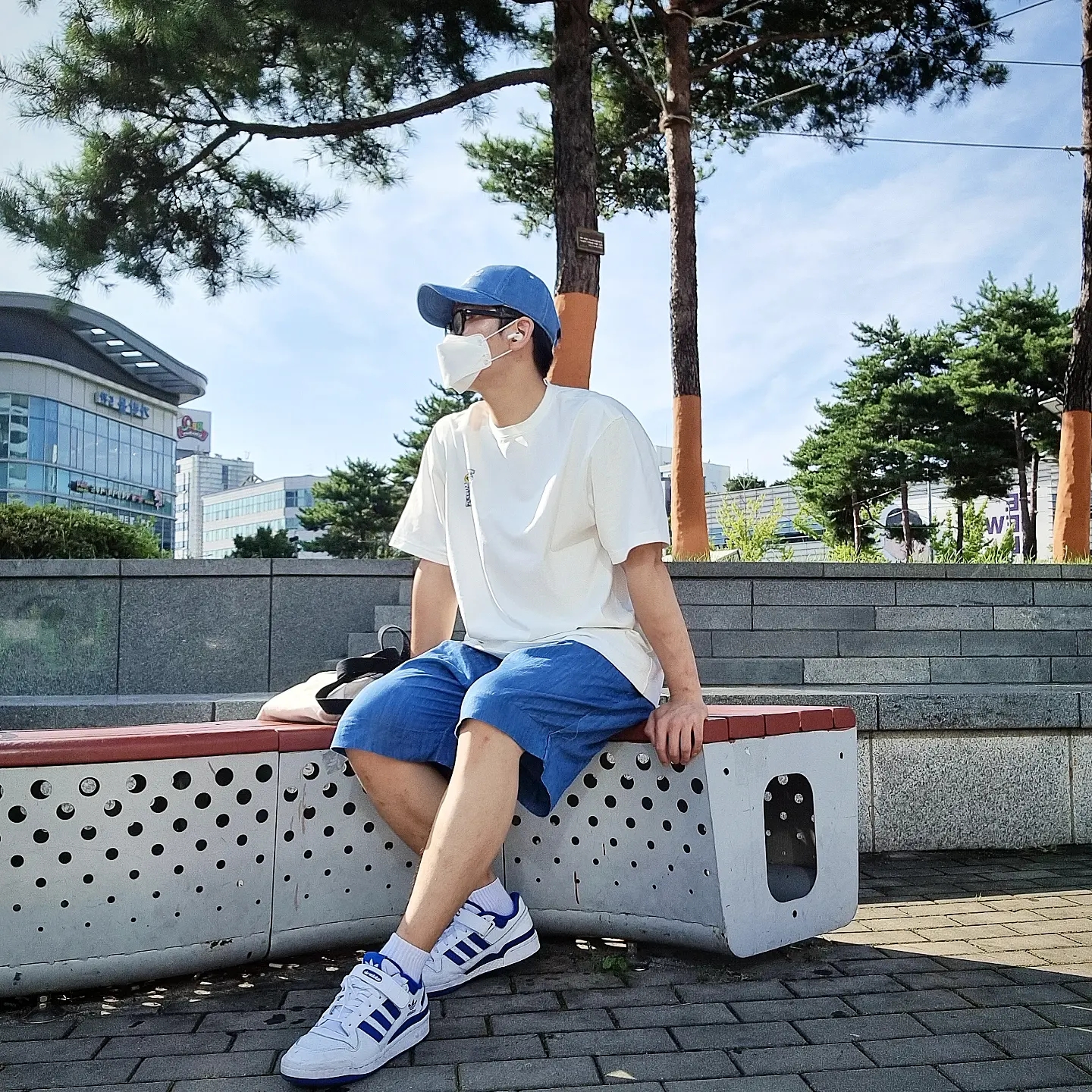 Ader Error Space 1.0 Hongdae T-Shirt White, Adidas Forum Low White Royal Blue 착용 스타일