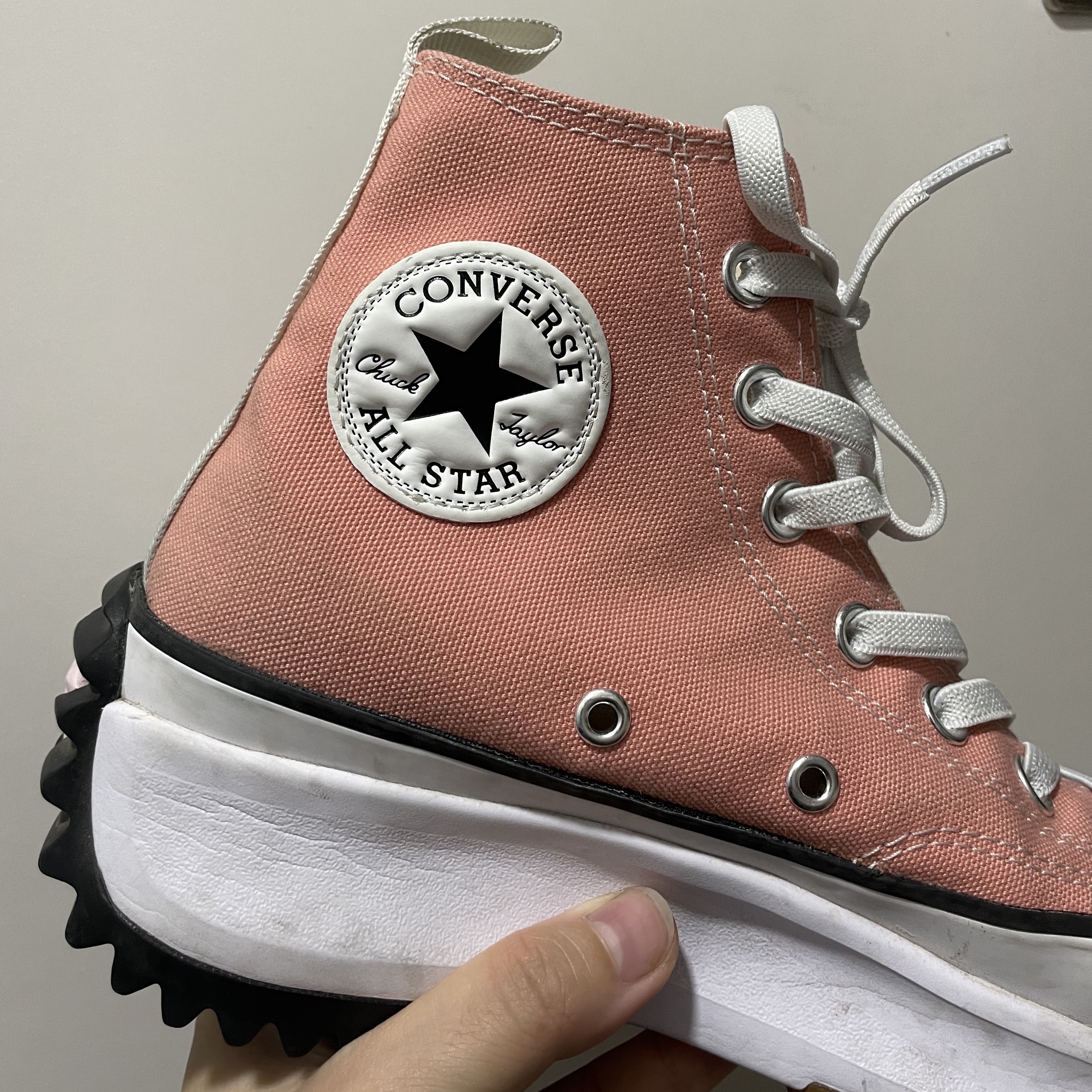 Converse Run Star Hike Hi Pink Quartz Pink Foam 착용 스타일