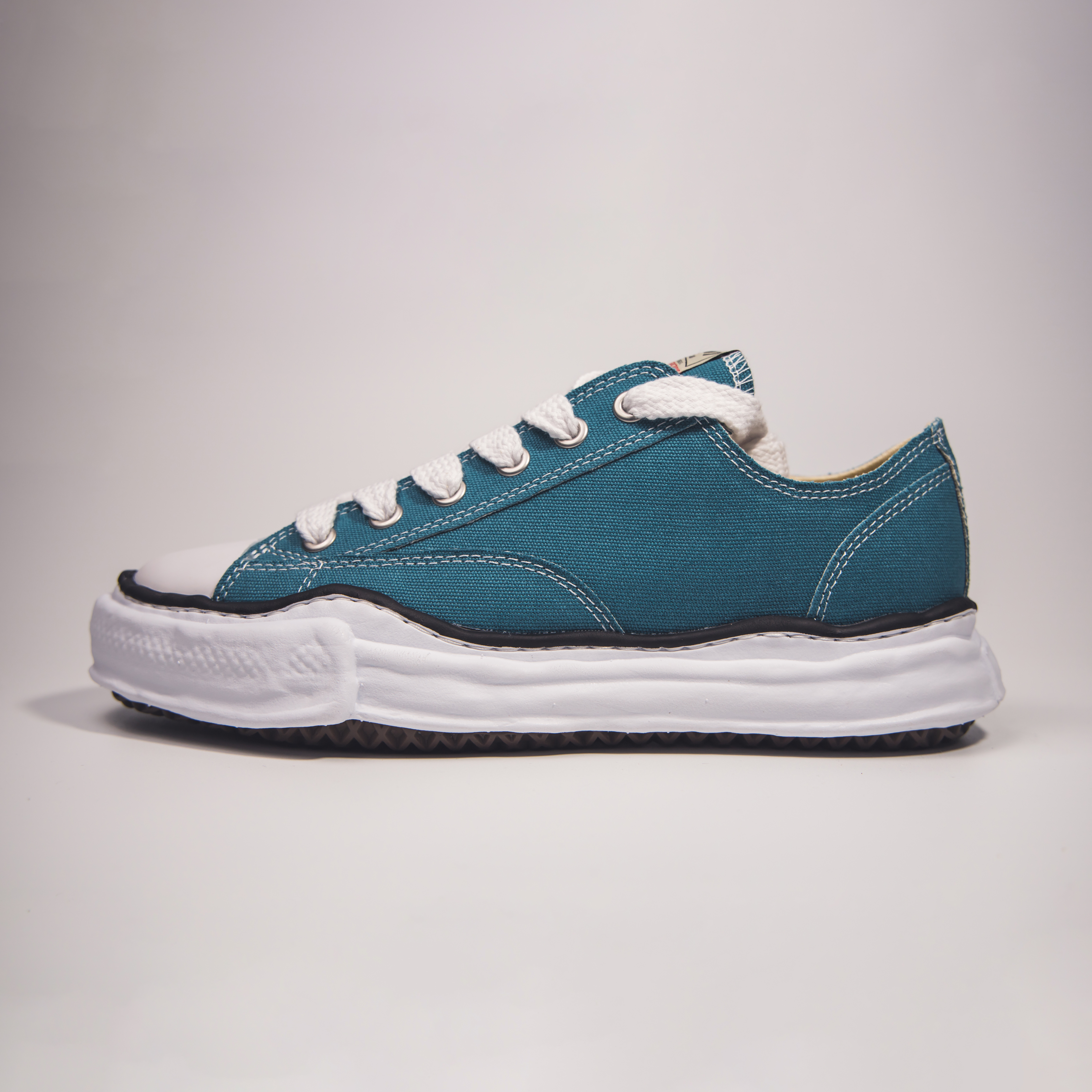 Maison Mihara Yasuhiro Peterson OG Sole Canvas Low Sneakers Blue 착용 스타일 - 1