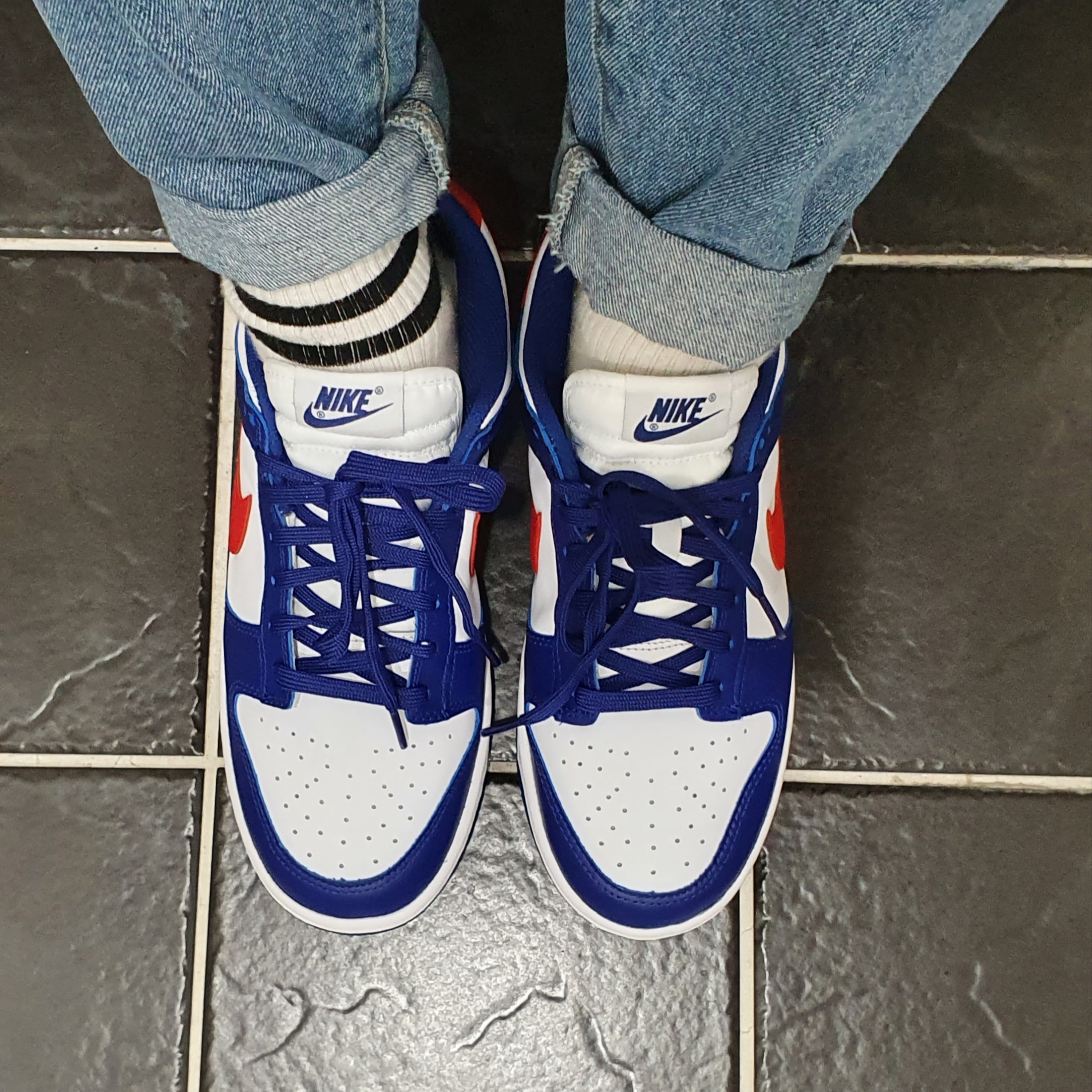 (W) Nike Dunk Low White and University Red ์ฐฉ์ฉ ์คํ์ผ - 5