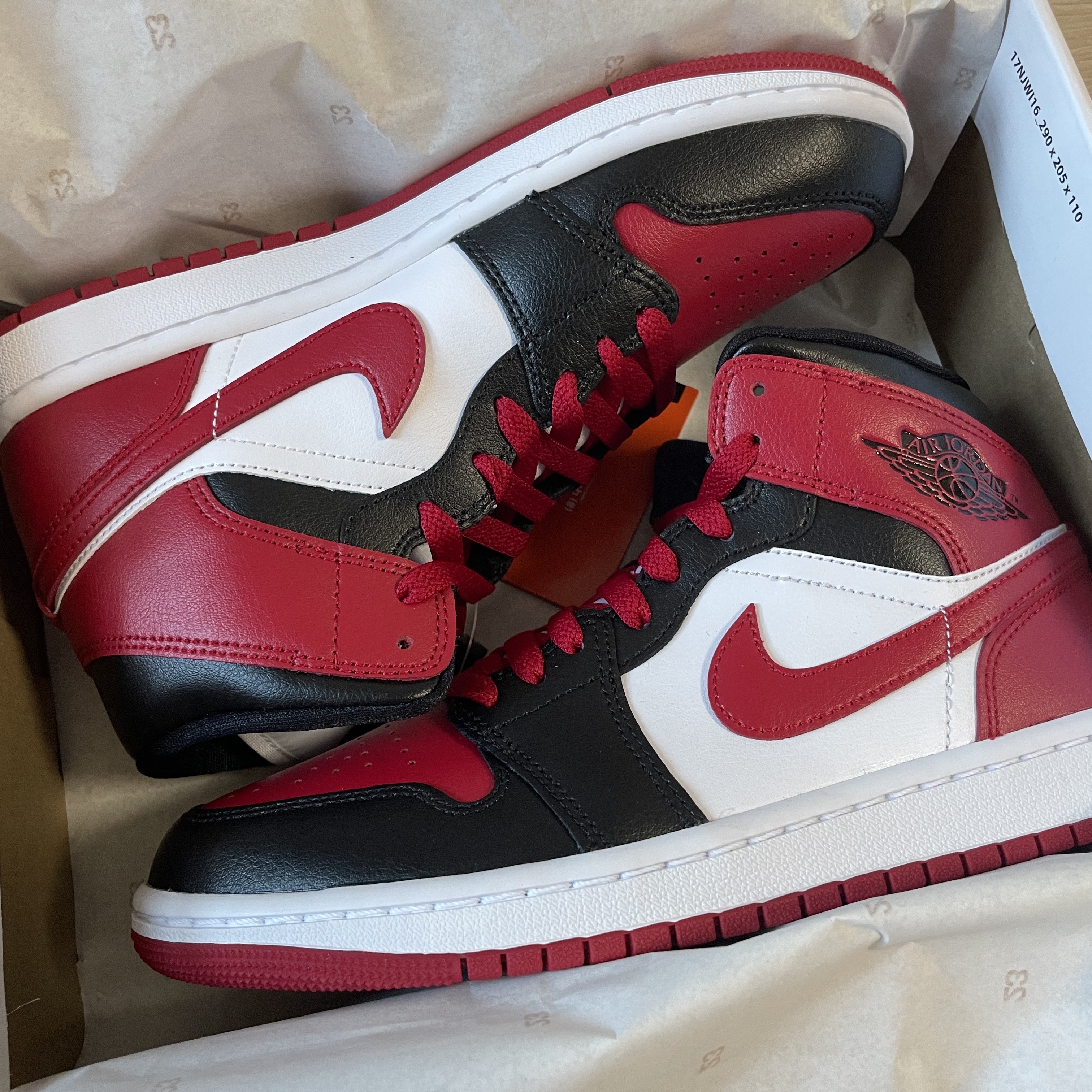 Jordan 1 Mid Gym Red Black White 착용 스타일