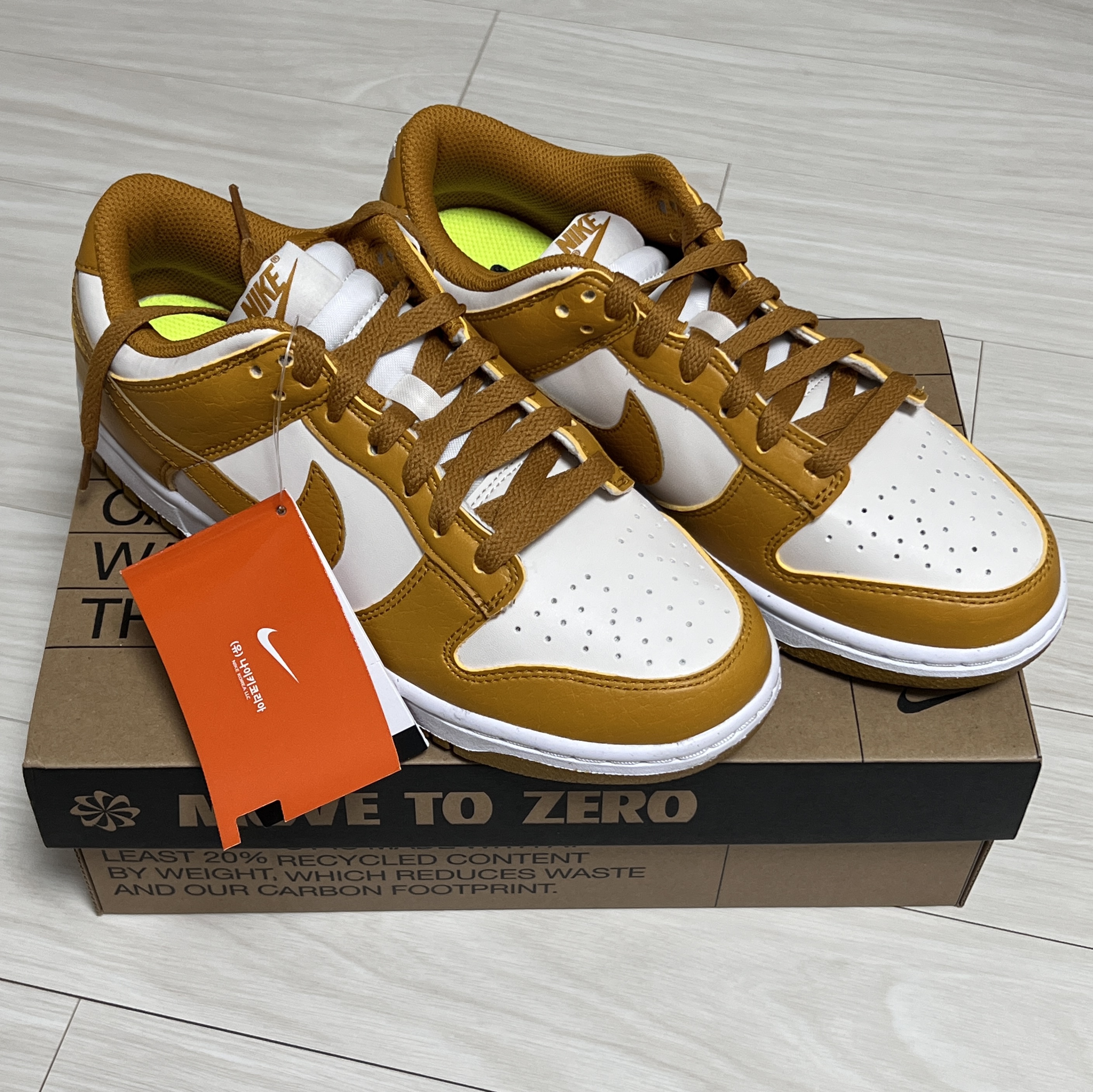(W) Nike Dunk Low Next Nature Phantom 착용 스타일 - 1
