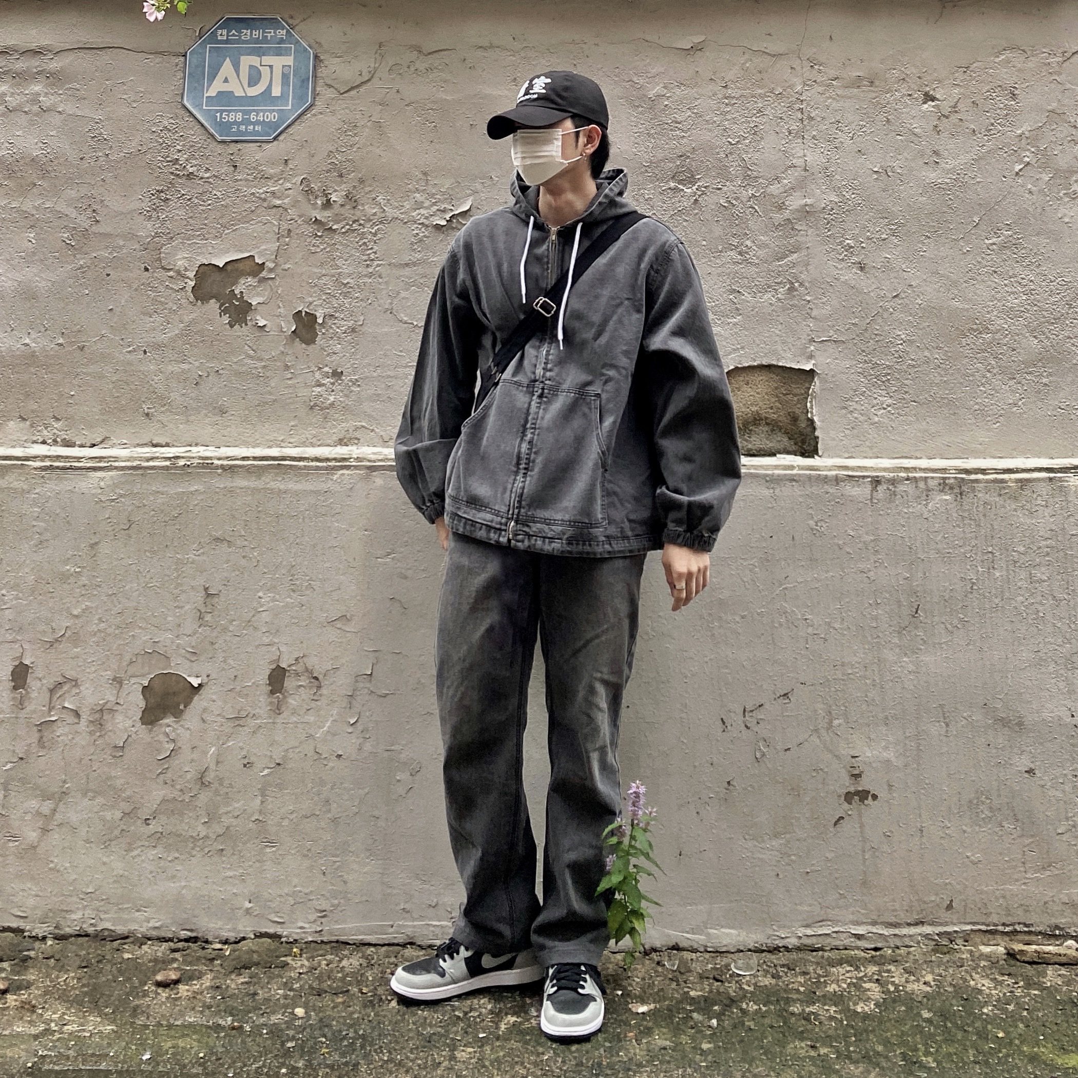 Darkr8m Studio White Logo Cap, Jordan 1 Retro High OG Shadow 2.0 착용 스타일