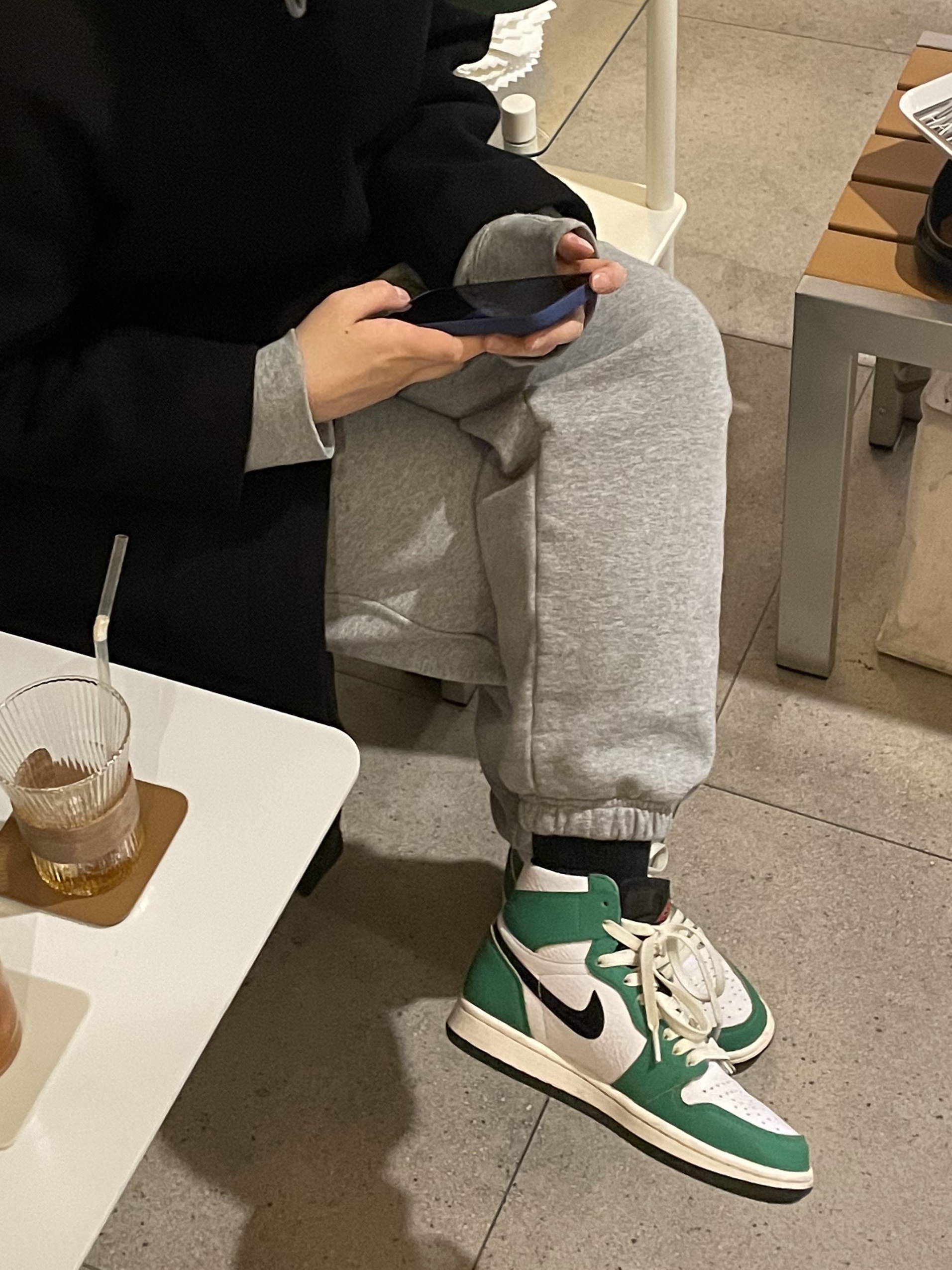 (W) Jordan 1 Retro High OG Lucky Green 착용 스타일 - 2