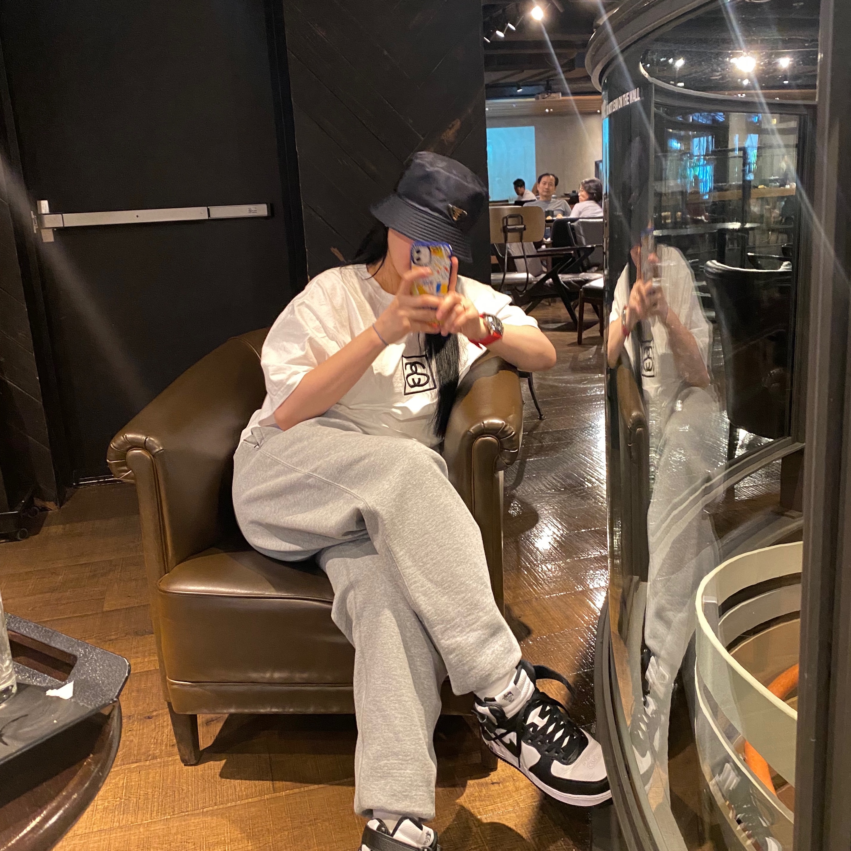 Stussy Squared T-Shirt White, Nike x Stussy Air Force 1 '07 Mid SP Black and Light Bone 착용 스타일 - 1