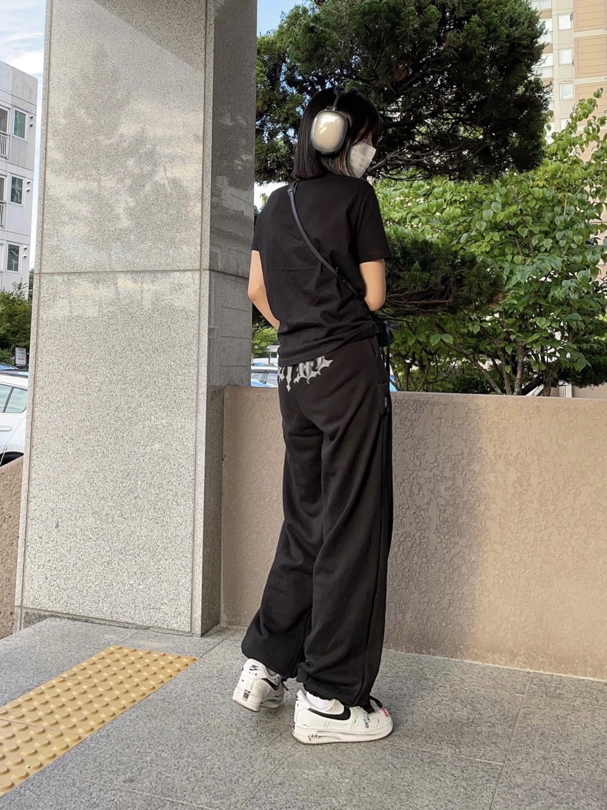 Nike x Peaceminusone Air Force 1 Low Para-Noise 2.0, Apple AirPods Max Lightning Space Gray (Korean Ver.) 착용 스타일 - 3