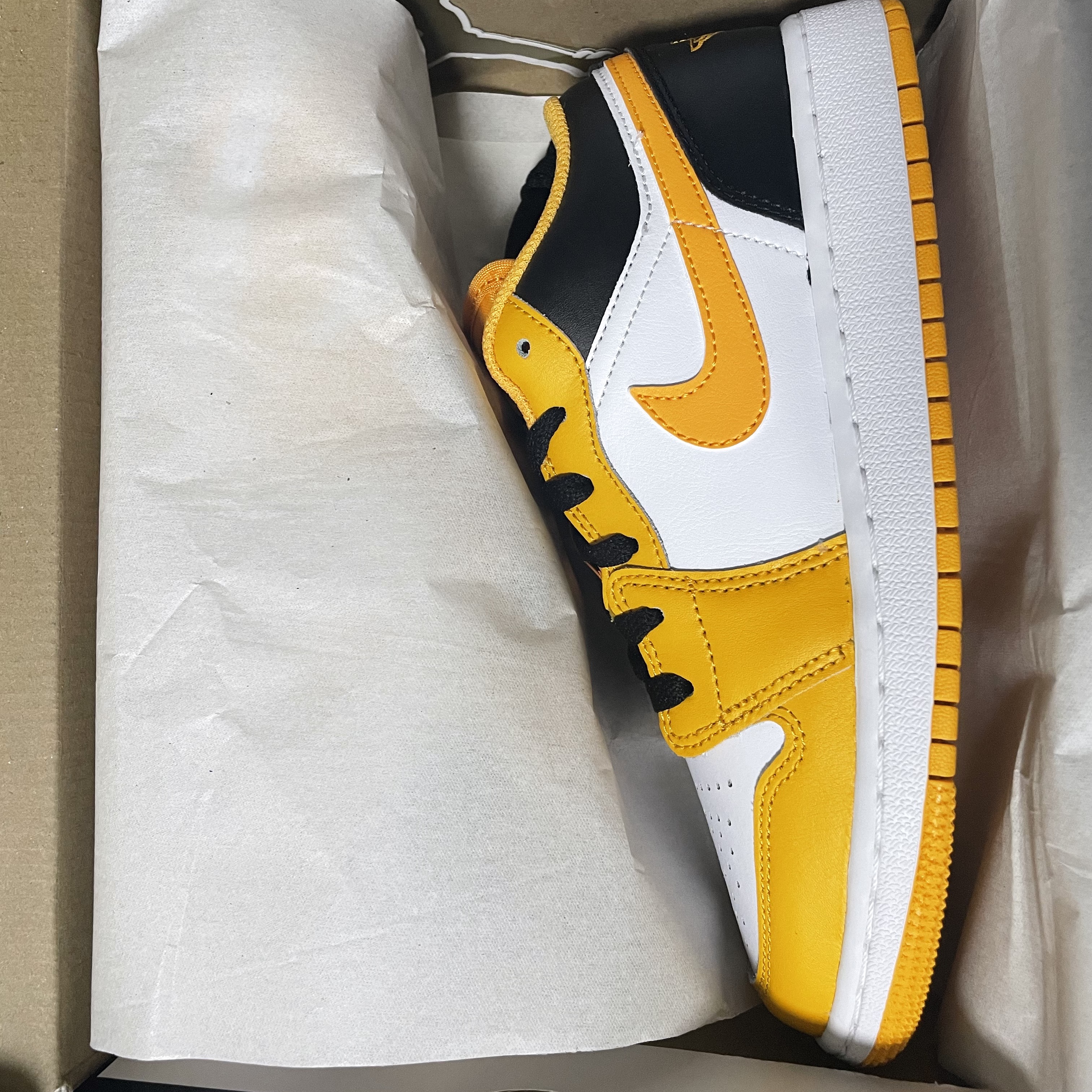 (GS) Jordan 1 Low Taxi 착용 스타일 - 1