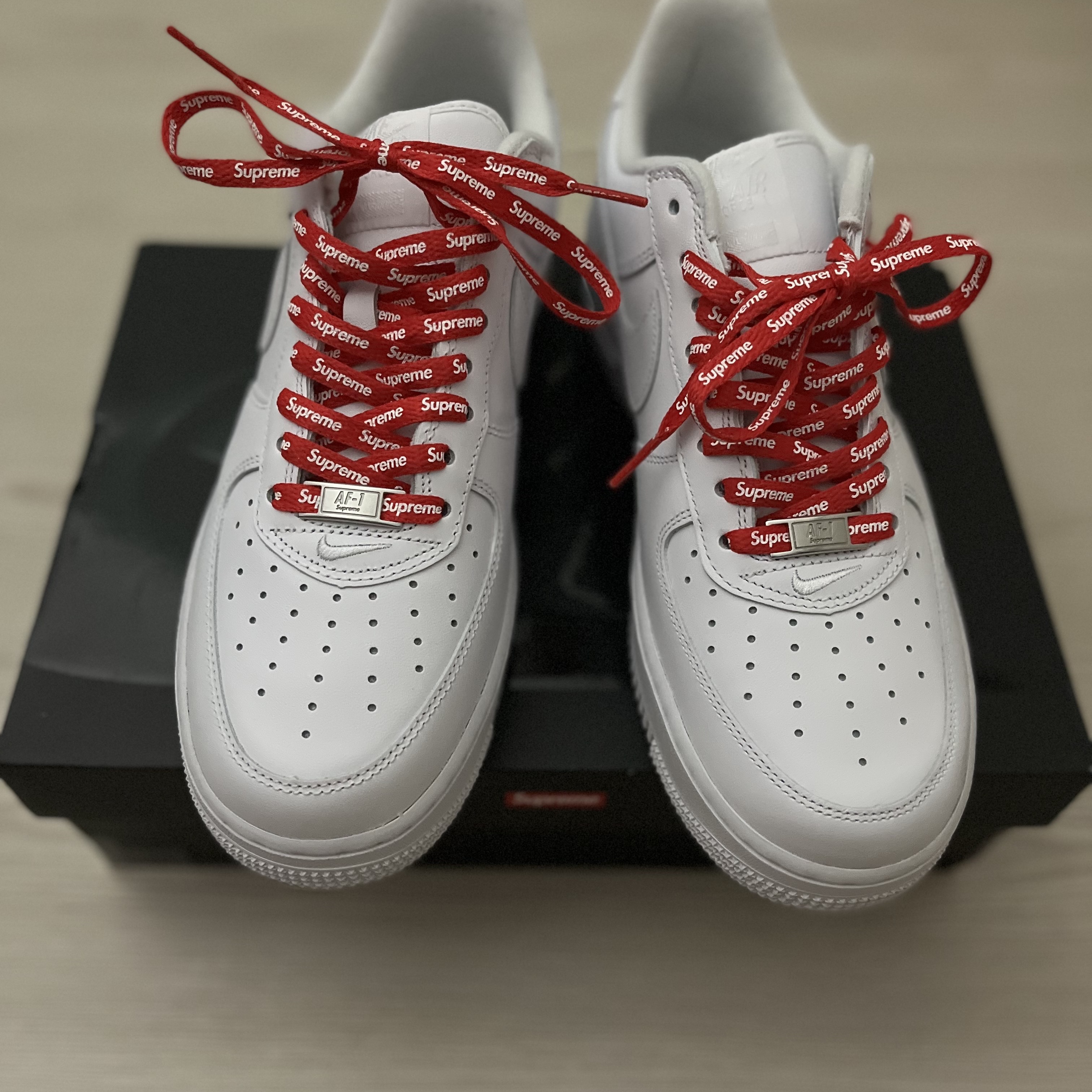 Nike x Supreme Air Force 1 Low White 착용 스타일 - 1