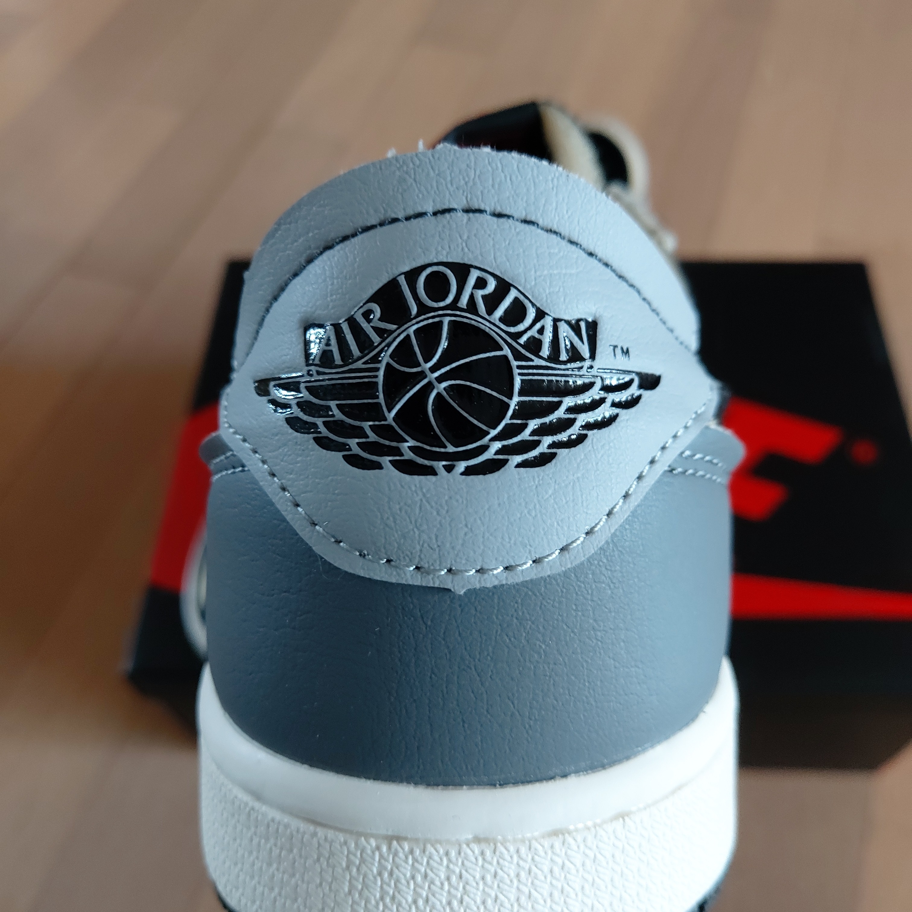 Jordan 1 Retro Low OG EX Black and Smoke Grey 착용 스타일 - 2