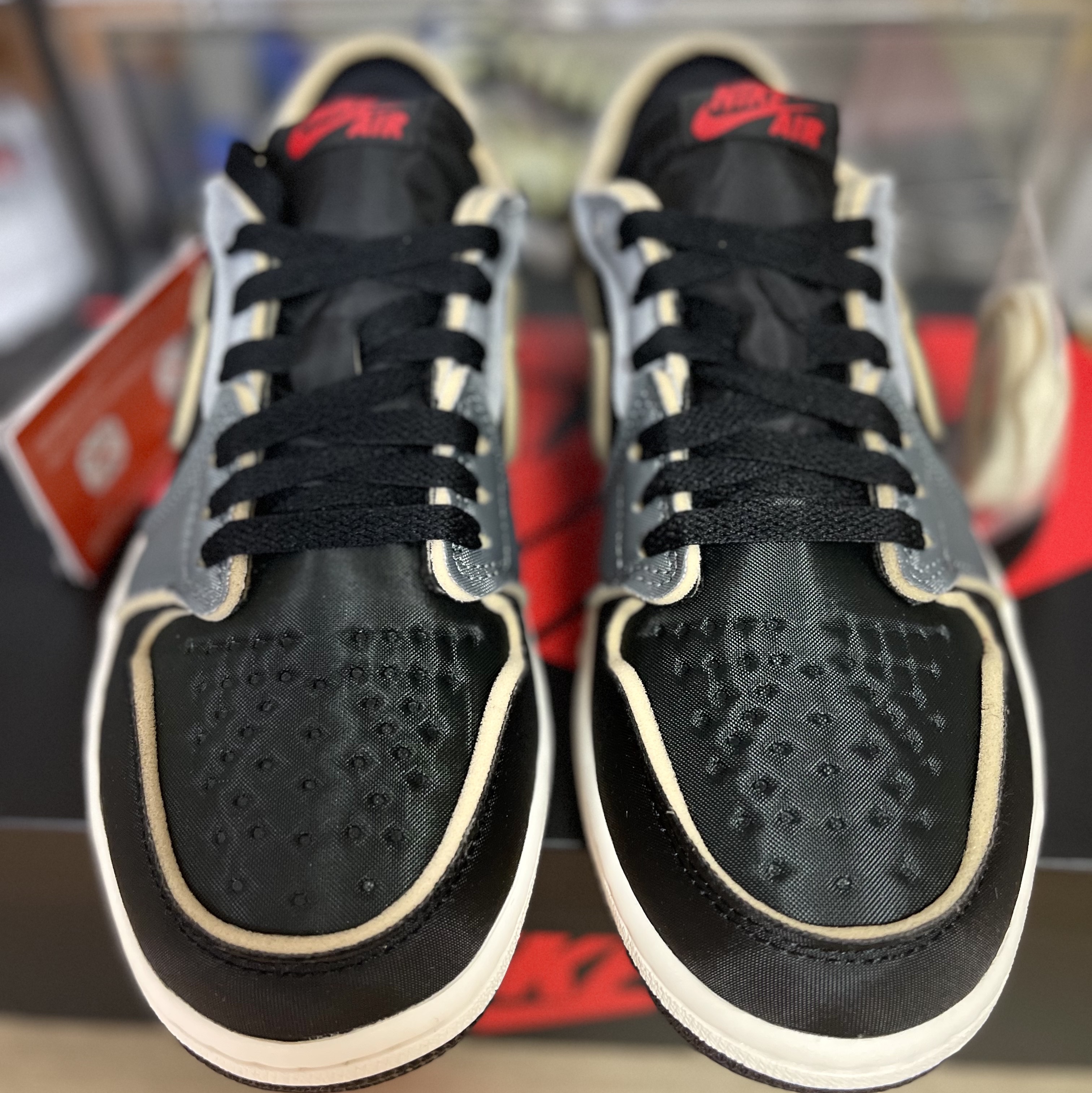 Jordan 1 Retro Low OG EX Black and Smoke Grey 착용 스타일 - 2