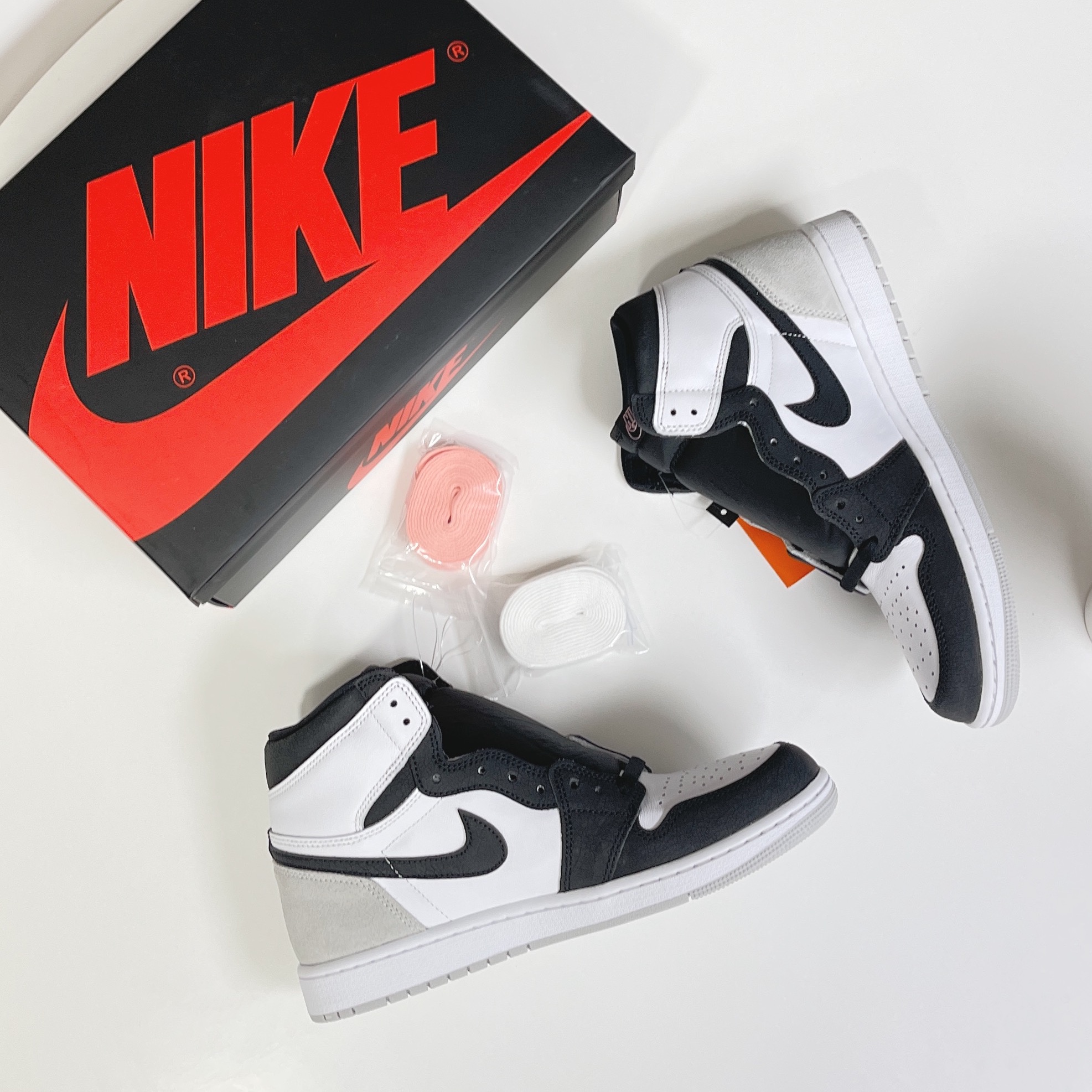 Jordan 1 Retro High OG Bleached Coral 착용 스타일