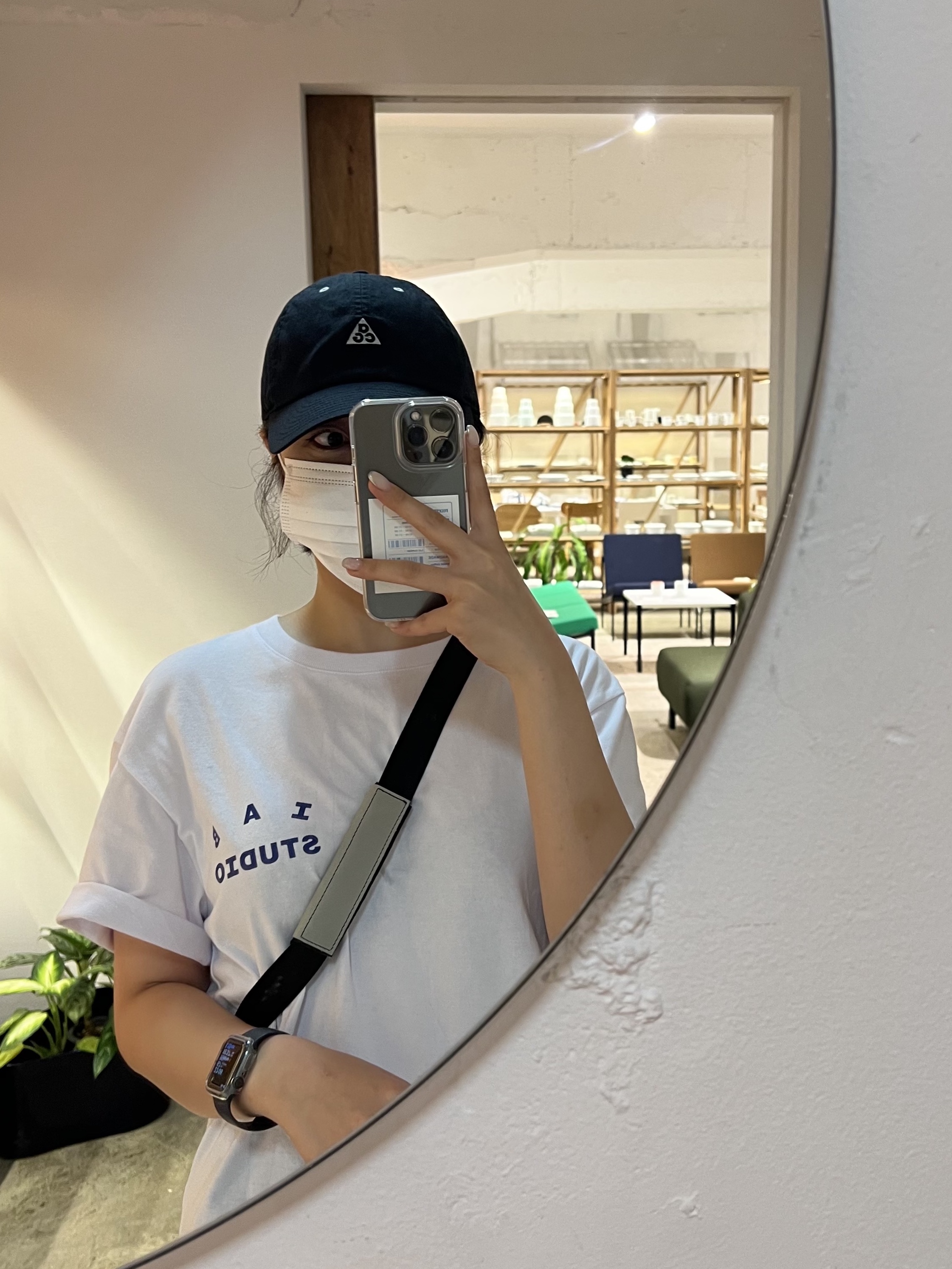 IAB Studio T-Shirt White Navy - 22FW, Nike ACG Heritage 86 Cap Black Light Smoke Grey 착용 스타일 - 2