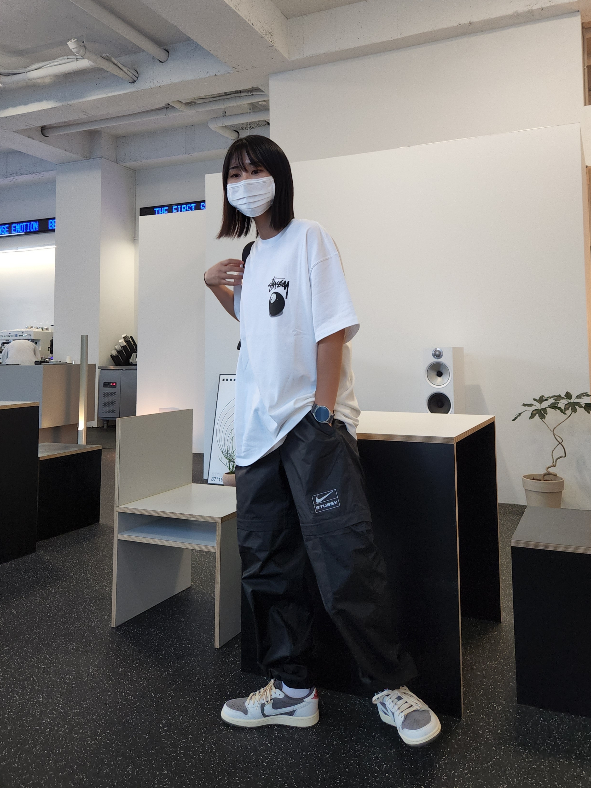 Nike x Stussy NRG FL Storm-Fit Pants Black (DO7170-010), Nike x Stussy NRG FL SS 8 Ball T-Shirt White (DO9322-100) 착용 스타일 - 1