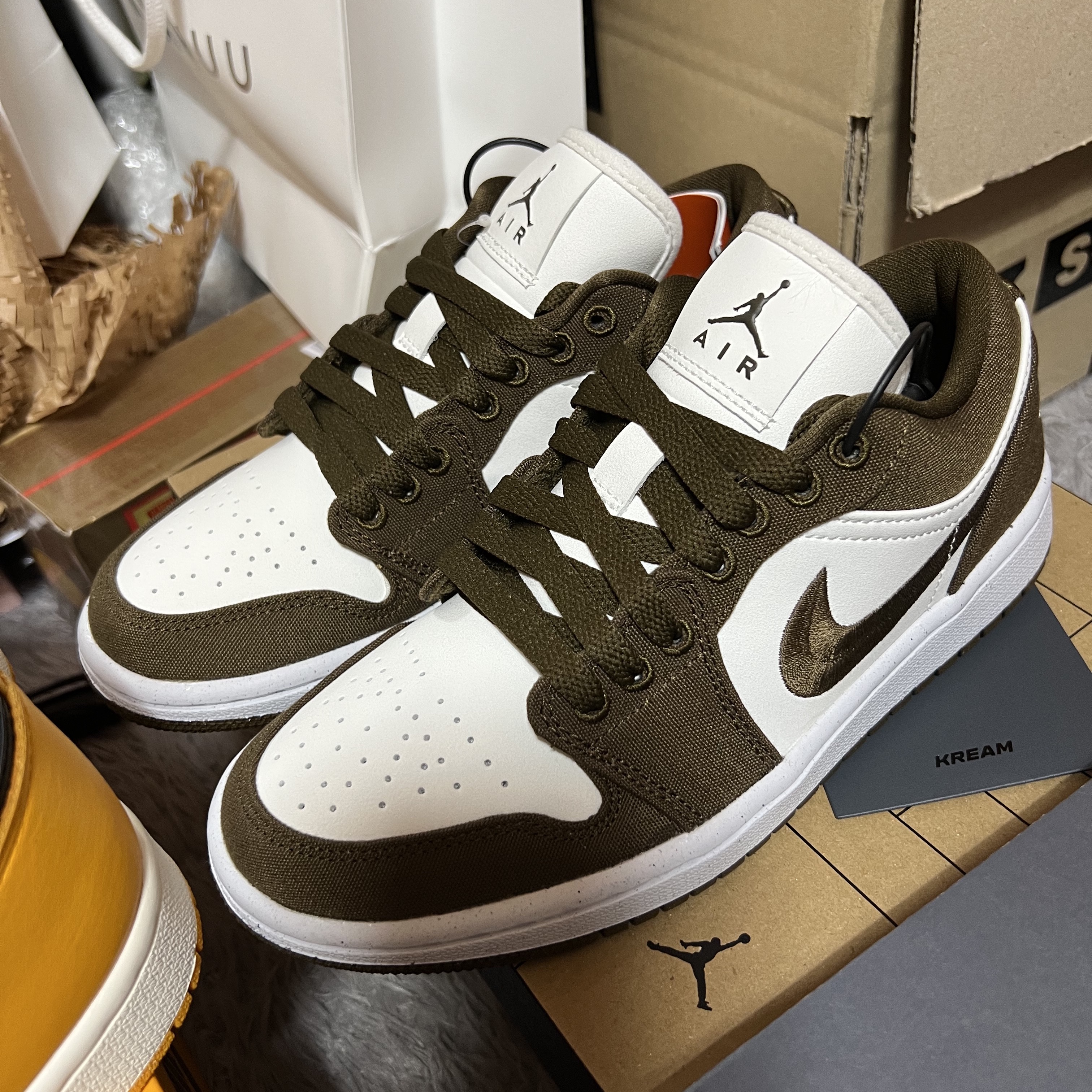 Jordan 1 Retro High OG Taxi, (GS) Jordan 1 Retro High OG Taxi 착용 스타일 - 2