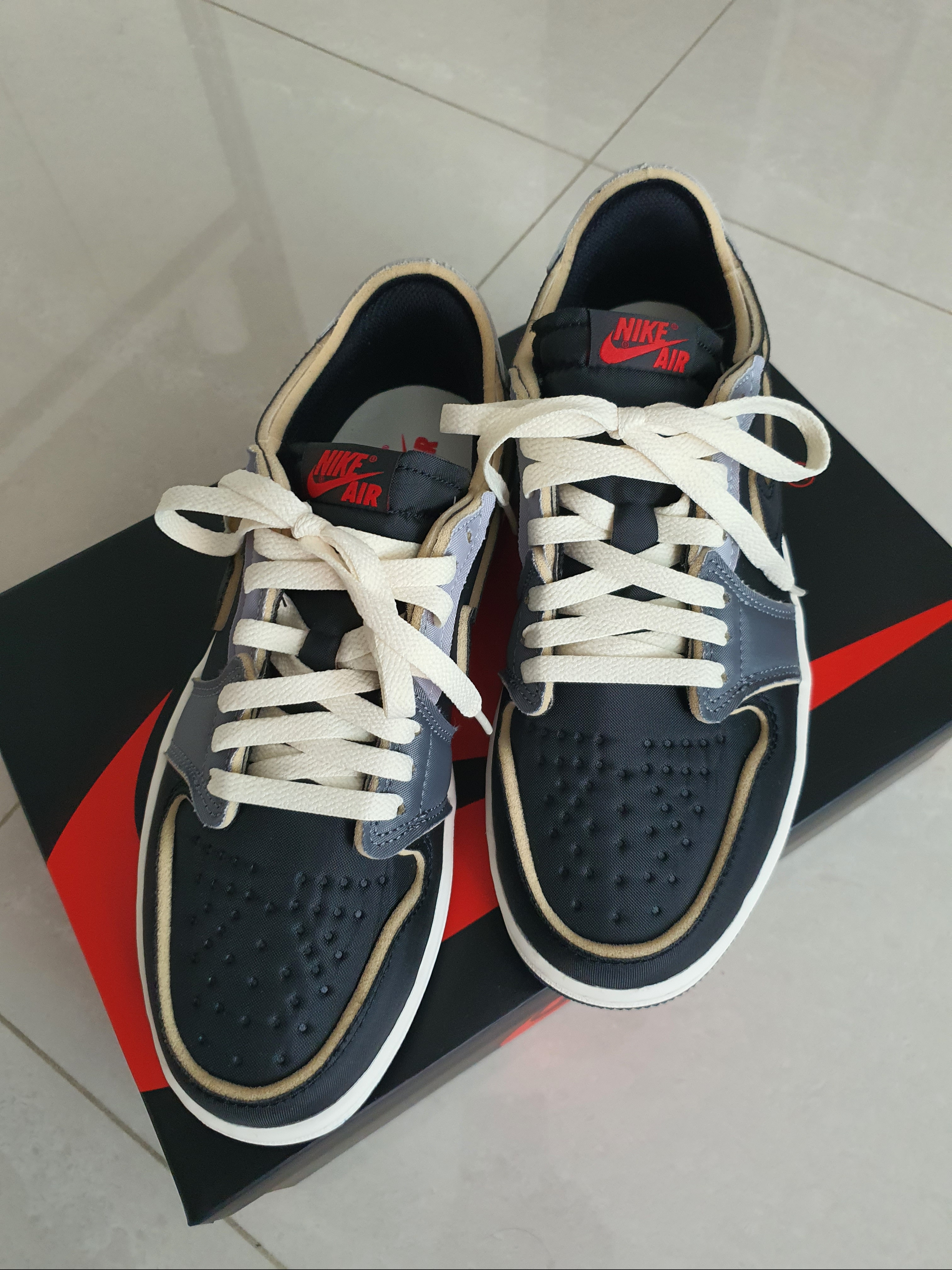 Jordan 1 Retro Low OG EX Black and Smoke Grey 착용 스타일 - 2