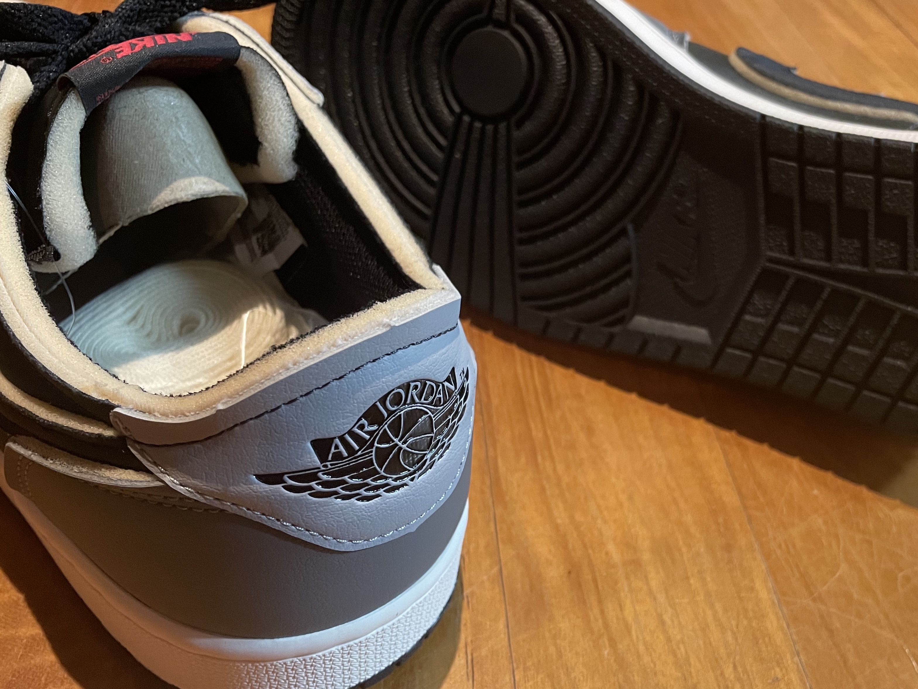 Jordan 1 Retro Low OG EX Black and Smoke Grey 착용 스타일 - 4
