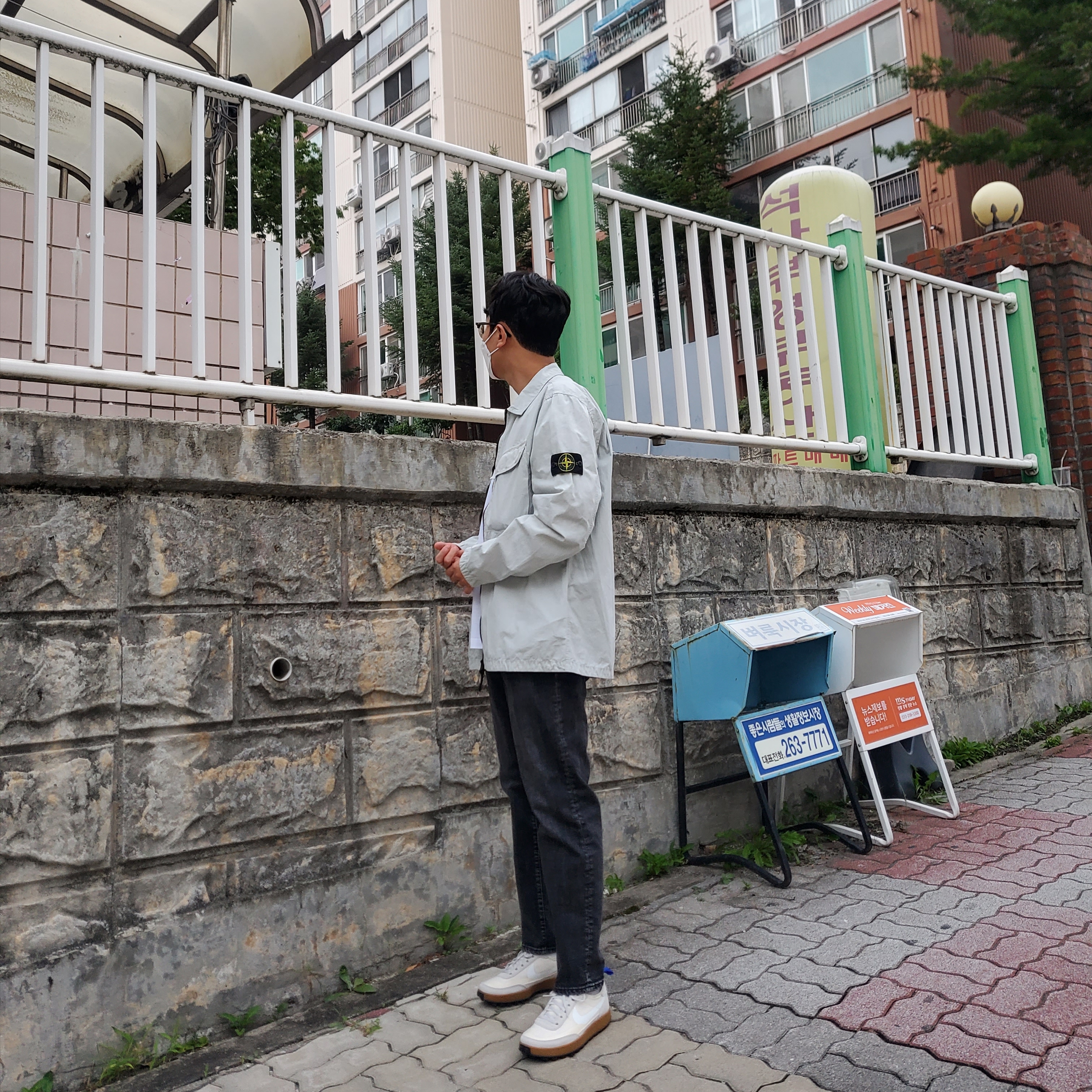 Stone Island 101WN Brushed Cotton Canvas T.CO+OLD Overshirt Light Grey - 22FW, Nike x Tom Sachs General Purpose Shoe Light Cream 착용 스타일