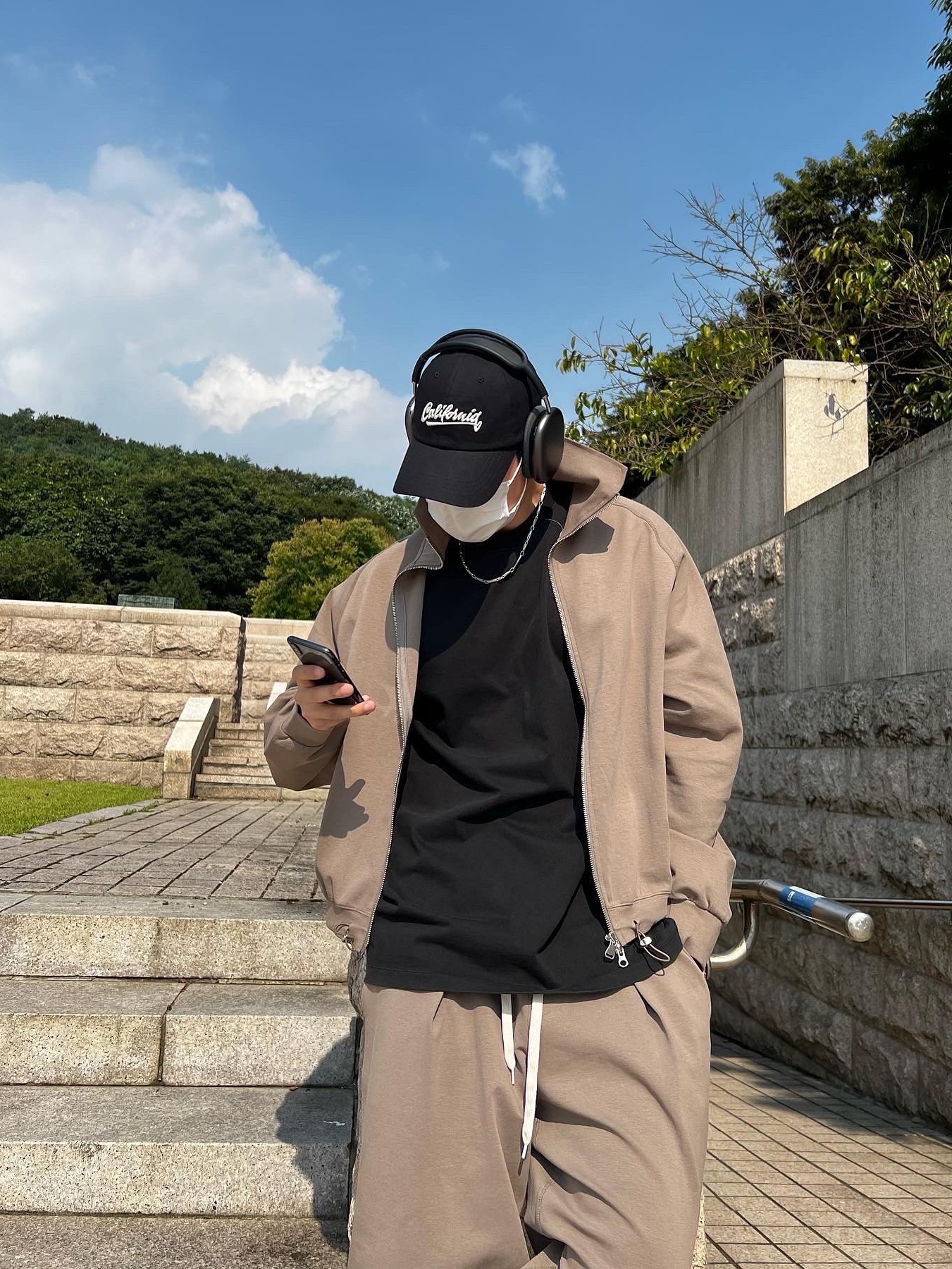Apple AirPods Max Lightning Space Gray (Korean Ver.), Nike x Supreme Air Force 1 Low White 착용 스타일 - 5