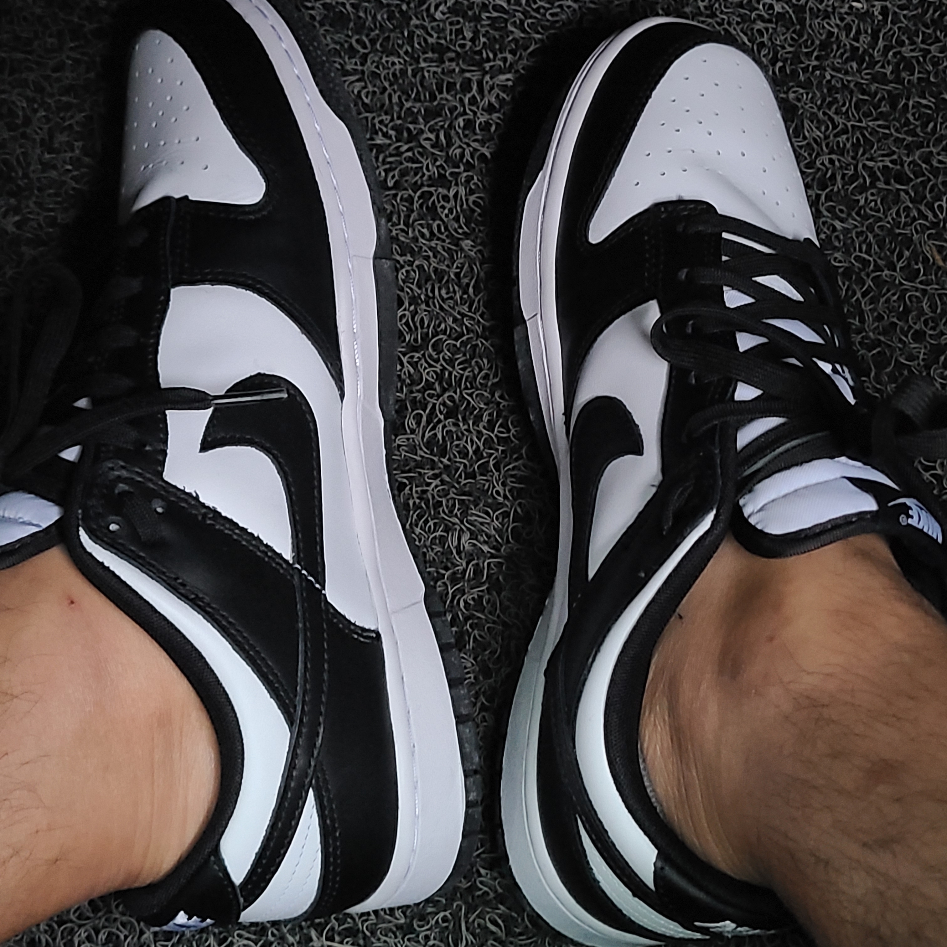 Nike Dunk Low Retro Black 착용 스타일 - 2