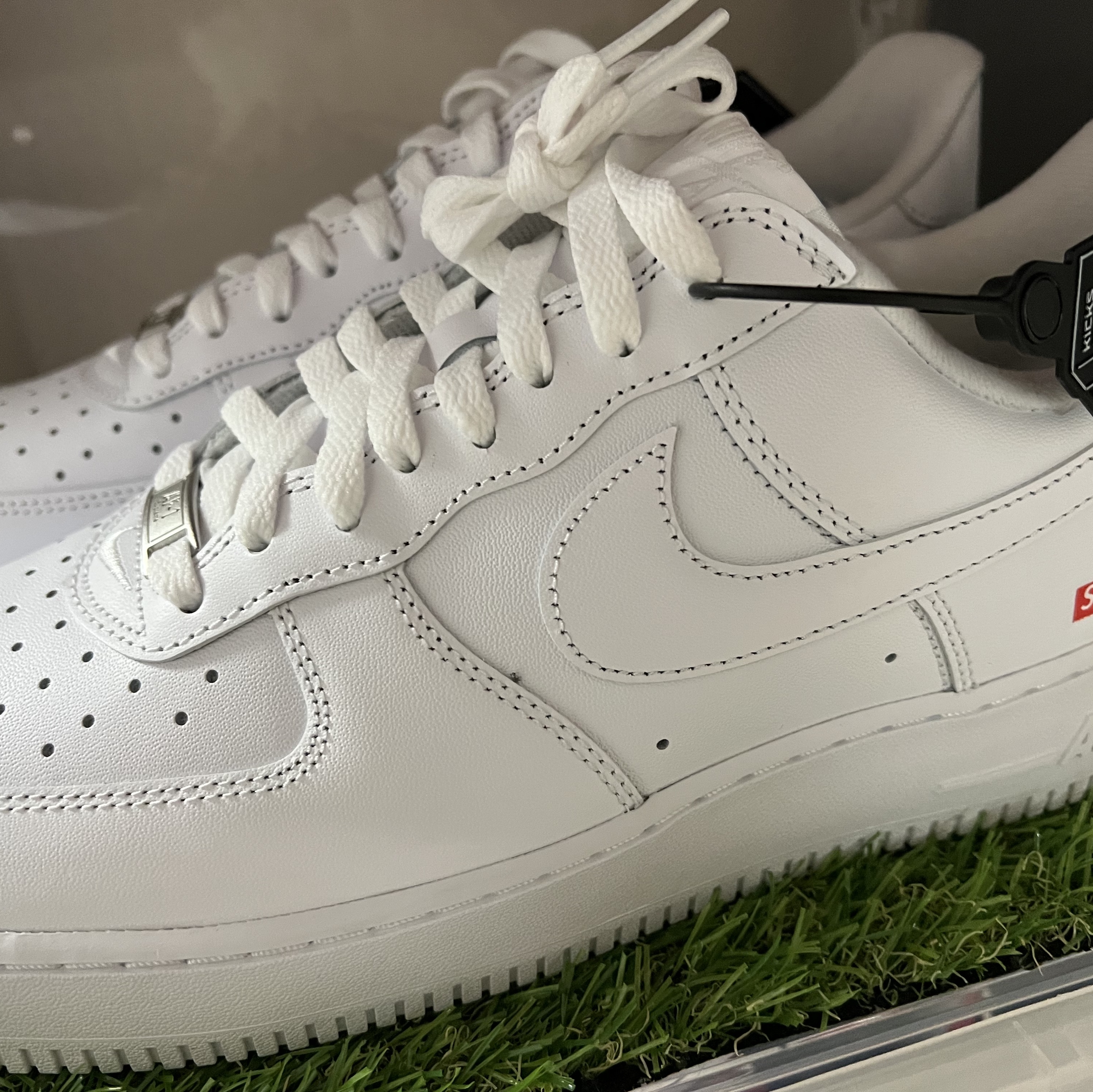 Nike x Supreme Air Force 1 Low White 착용 스타일