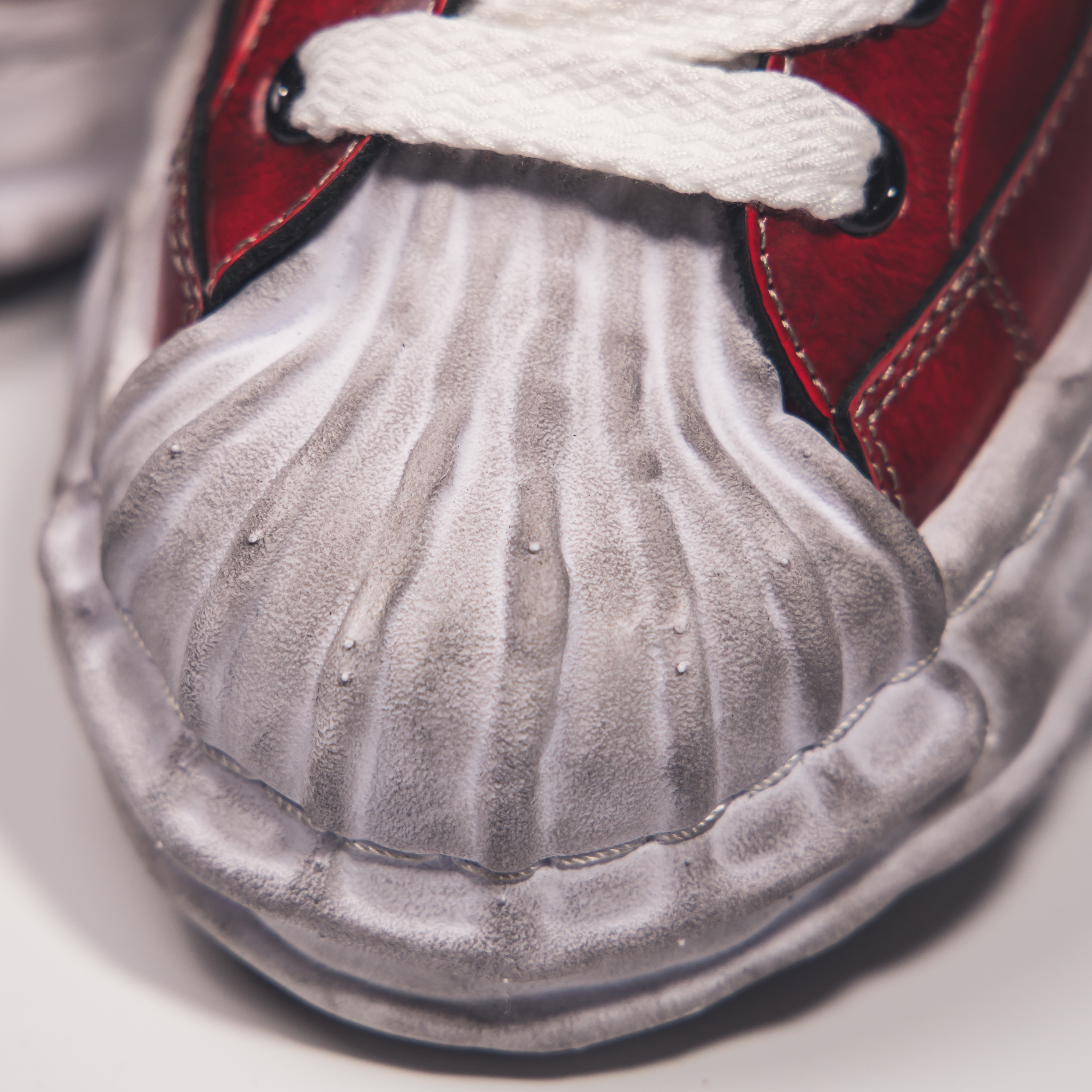 Maison Mihara Yasuhiro Blakey OG Sole Brushed Patent Low-top Sneakers Red 착용 스타일 - 4