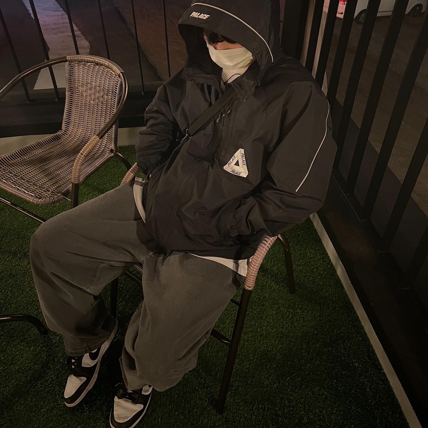 Palace Reflector Jacket Black - 22FW 착용 스타일 - 1