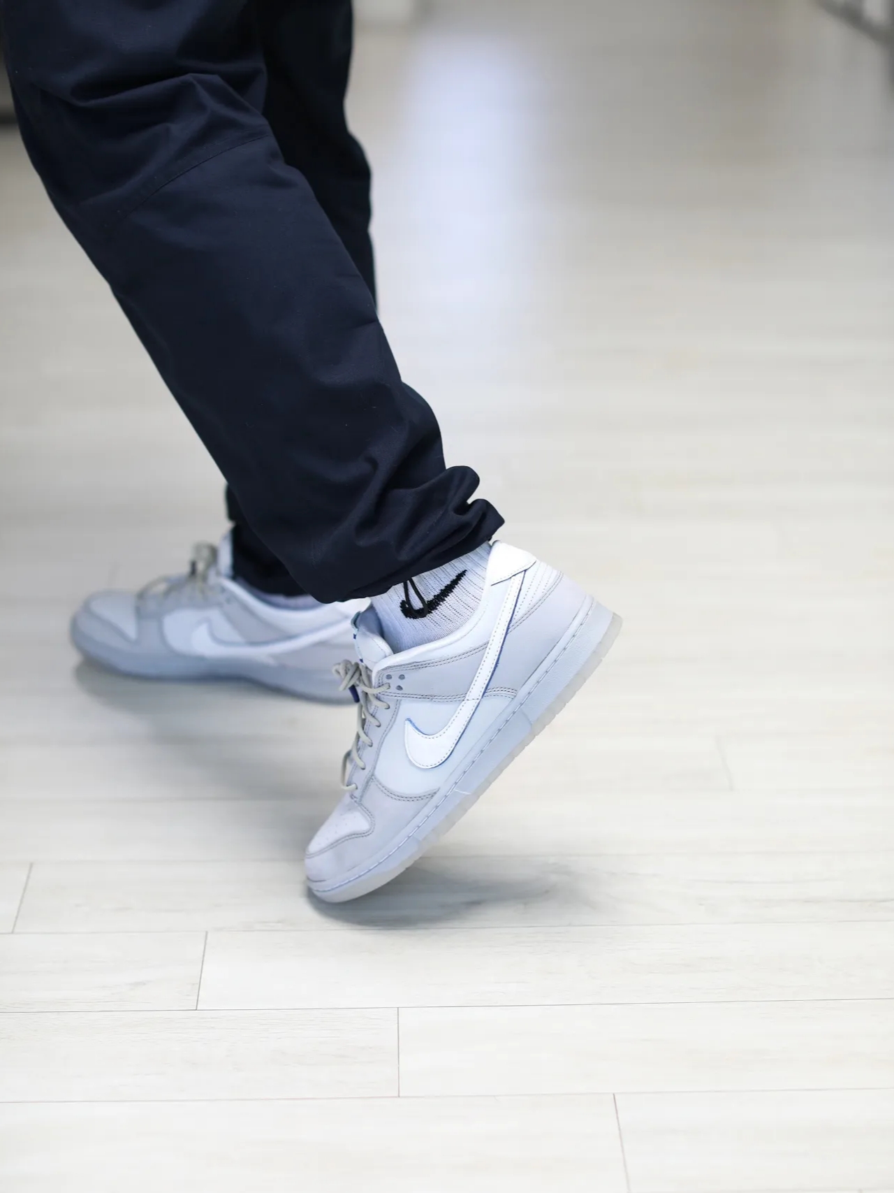 Nike Dunk Low Wolf Grey and Pure Platinum 착용 스타일 - 1