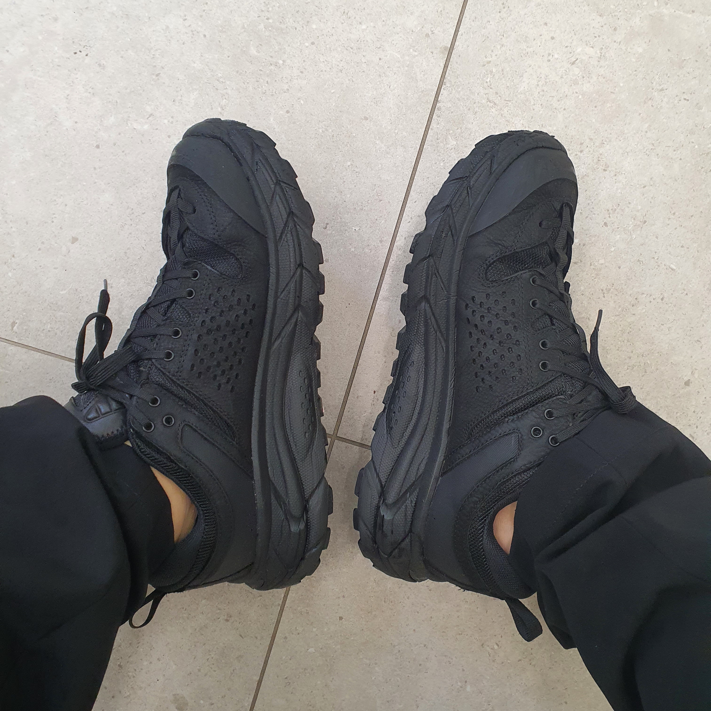 Hoka Tor Ultra Low WP JP Black 착용 스타일 - 1