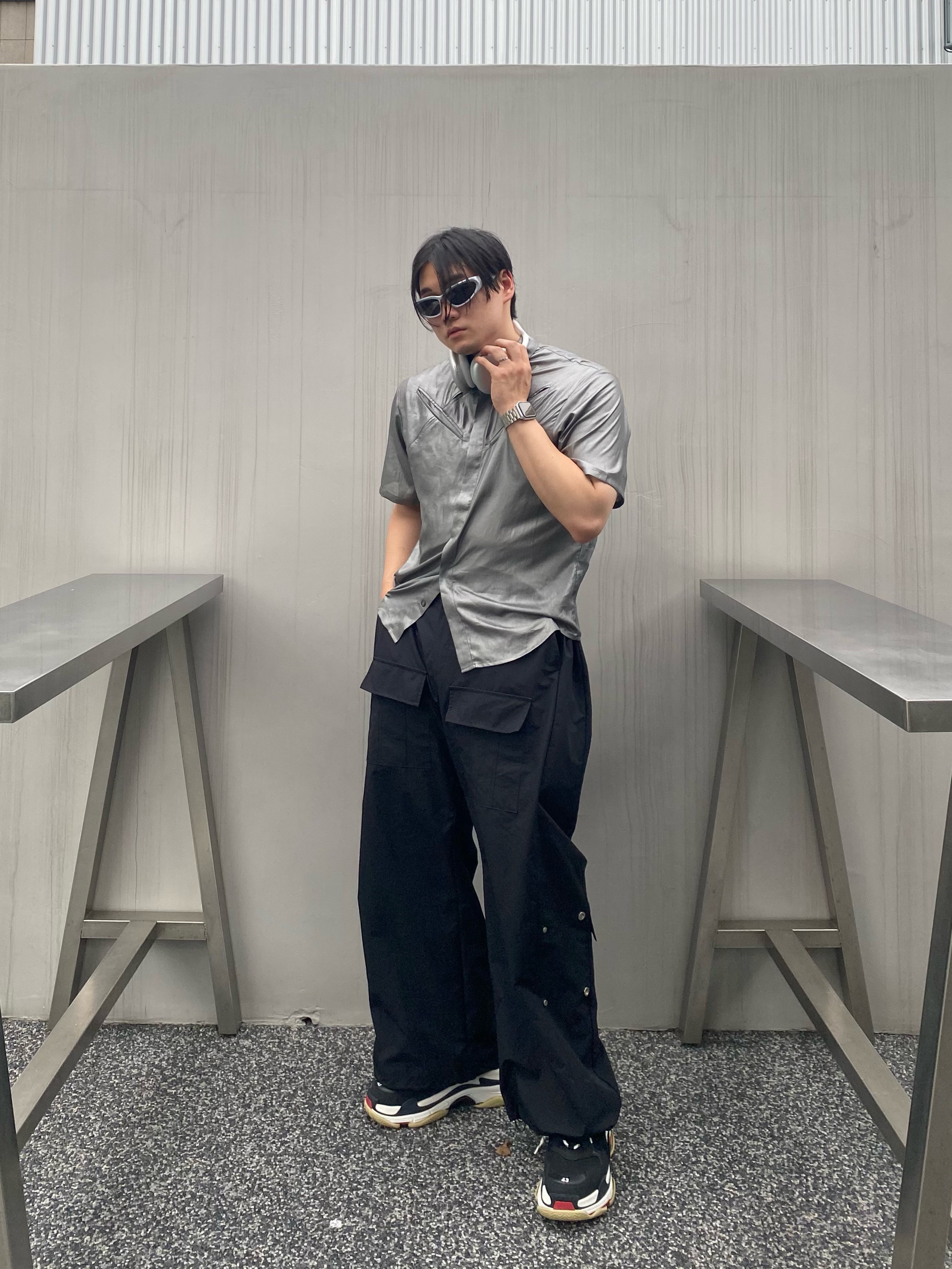 Balenciaga Triple S Sneakers Black Red 2022, Apple AirPods Max Lightning Silver (Korean Ver.) 착용 스타일 - 1