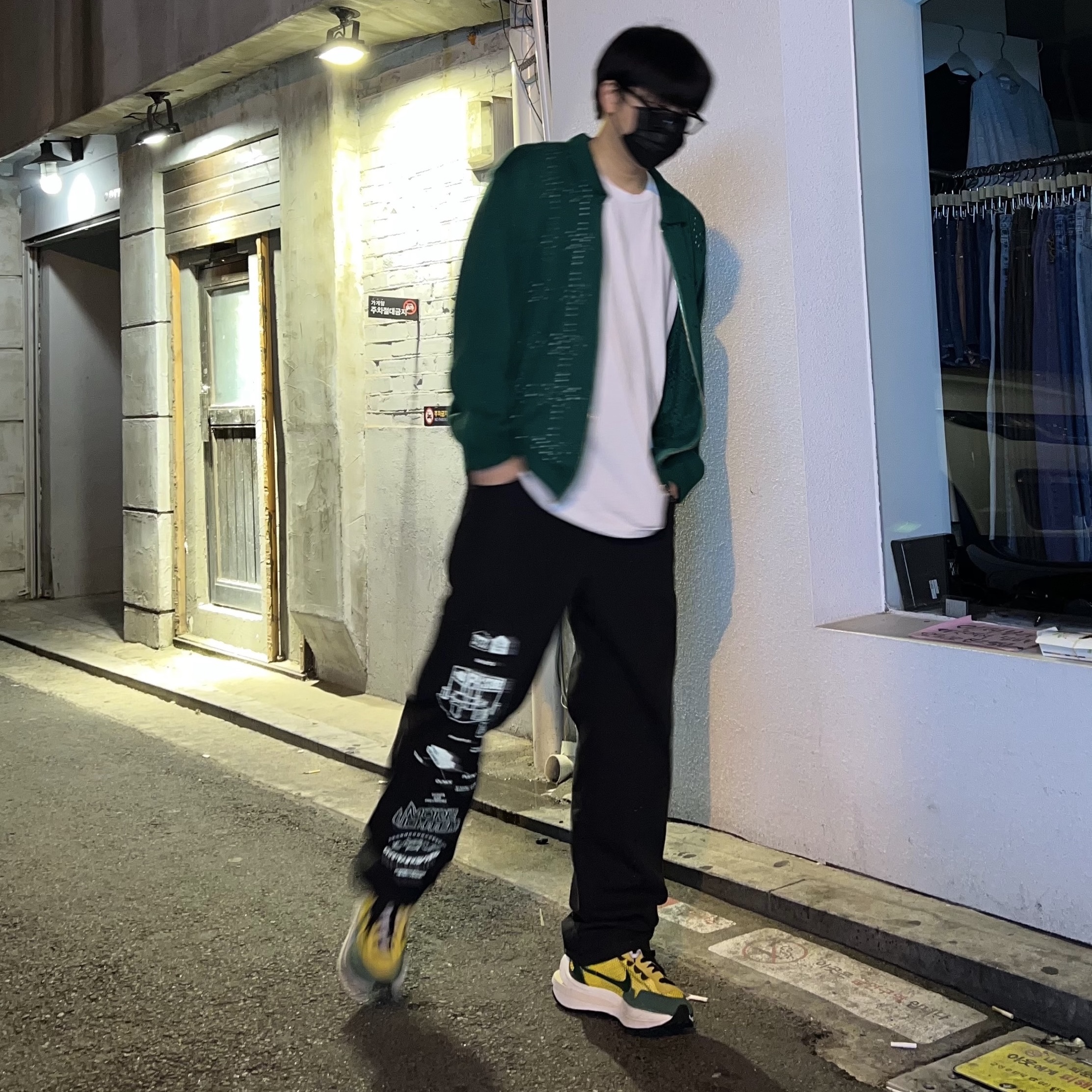 Nike x Sacai VaporWaffle Tour Yellow & Gorge Green Sail 착용 스타일