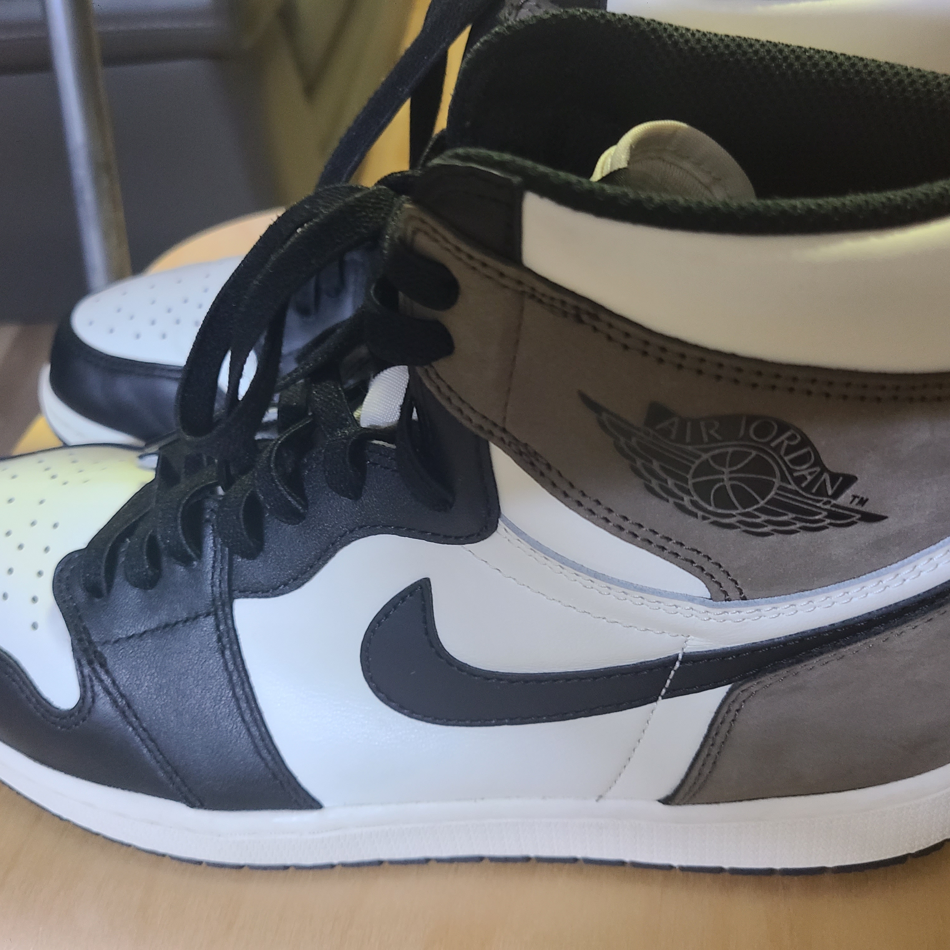 Jordan 1 Retro High OG Black Mocha 착용 스타일
