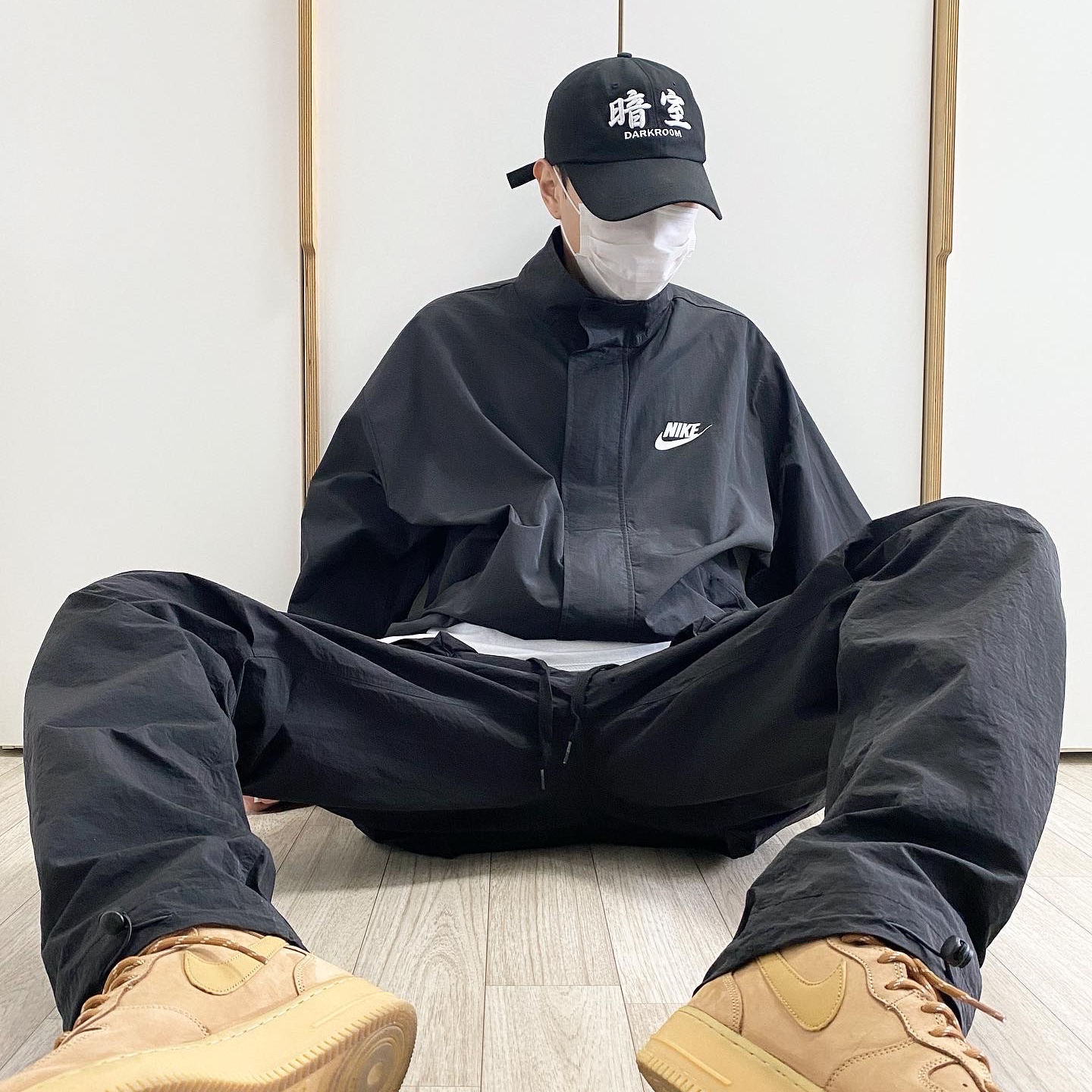 Darkr8m Studio White Logo Cap, Nike Air Force 1 Mid '07 WB Flax 착용 스타일 - 2