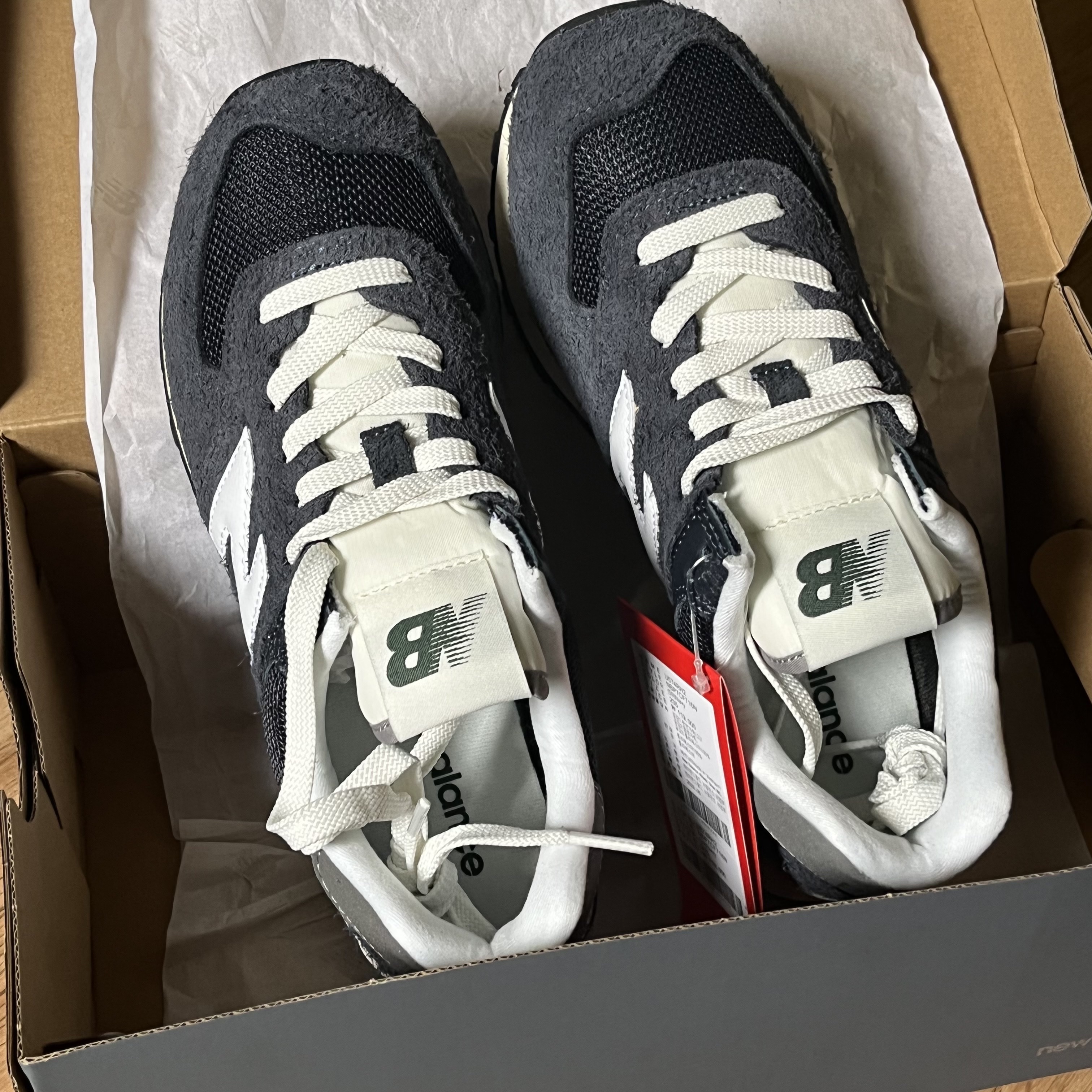 New Balance 574 Heritage Navy 착용 스타일
