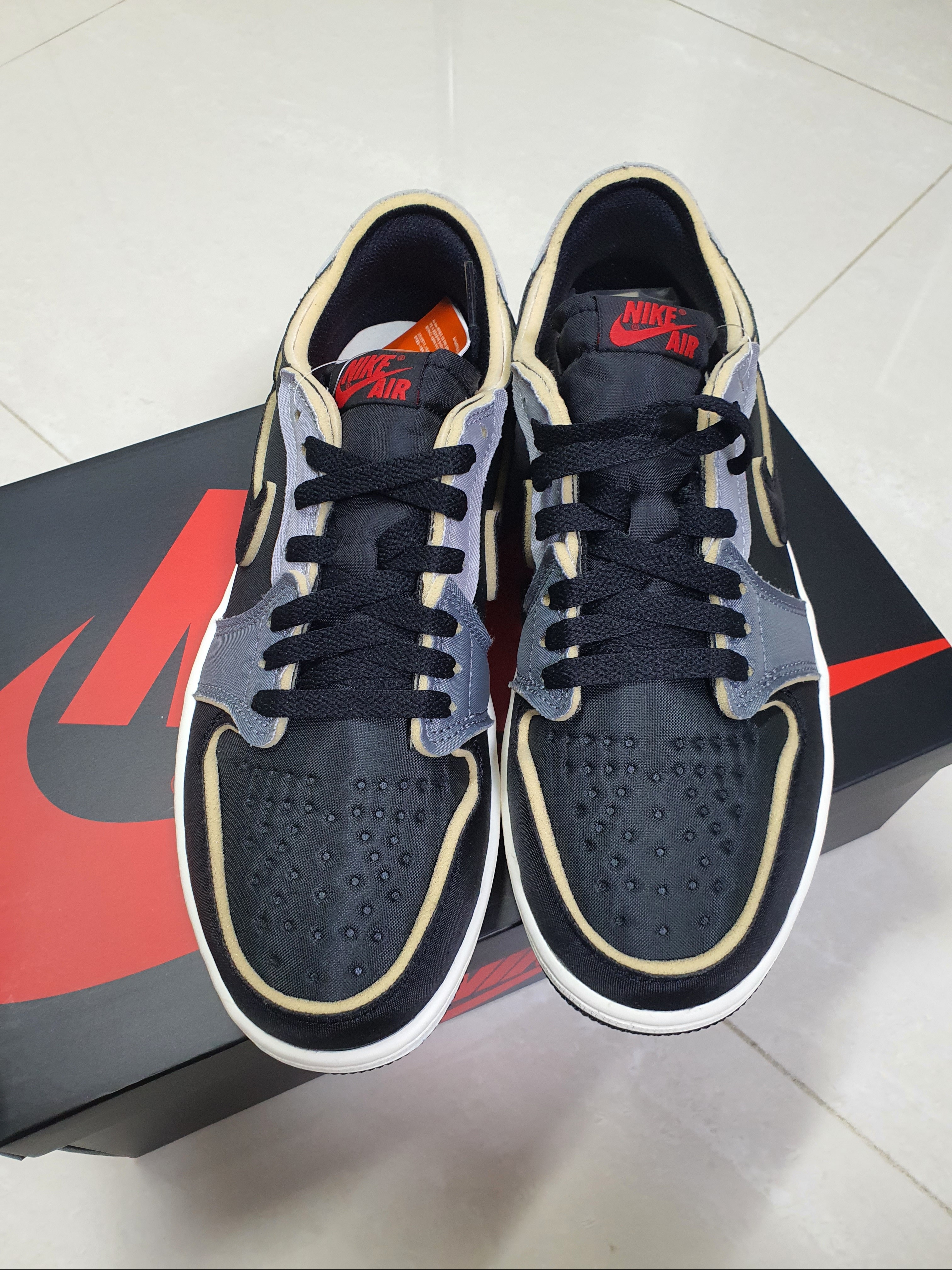 Jordan 1 Retro Low OG EX Black and Smoke Grey 착용 스타일 - 1