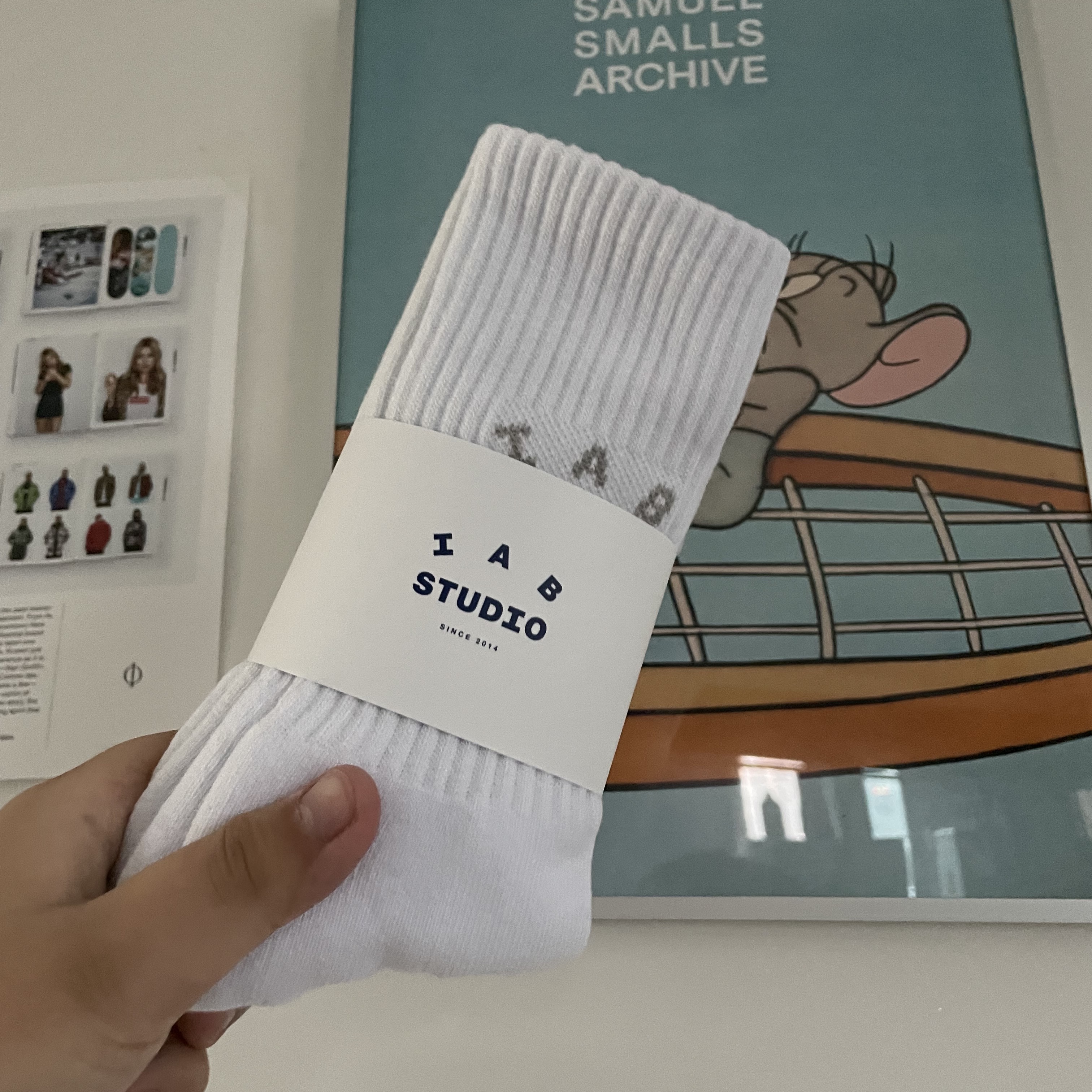 IAB Studio Socks White Set 착용 스타일
