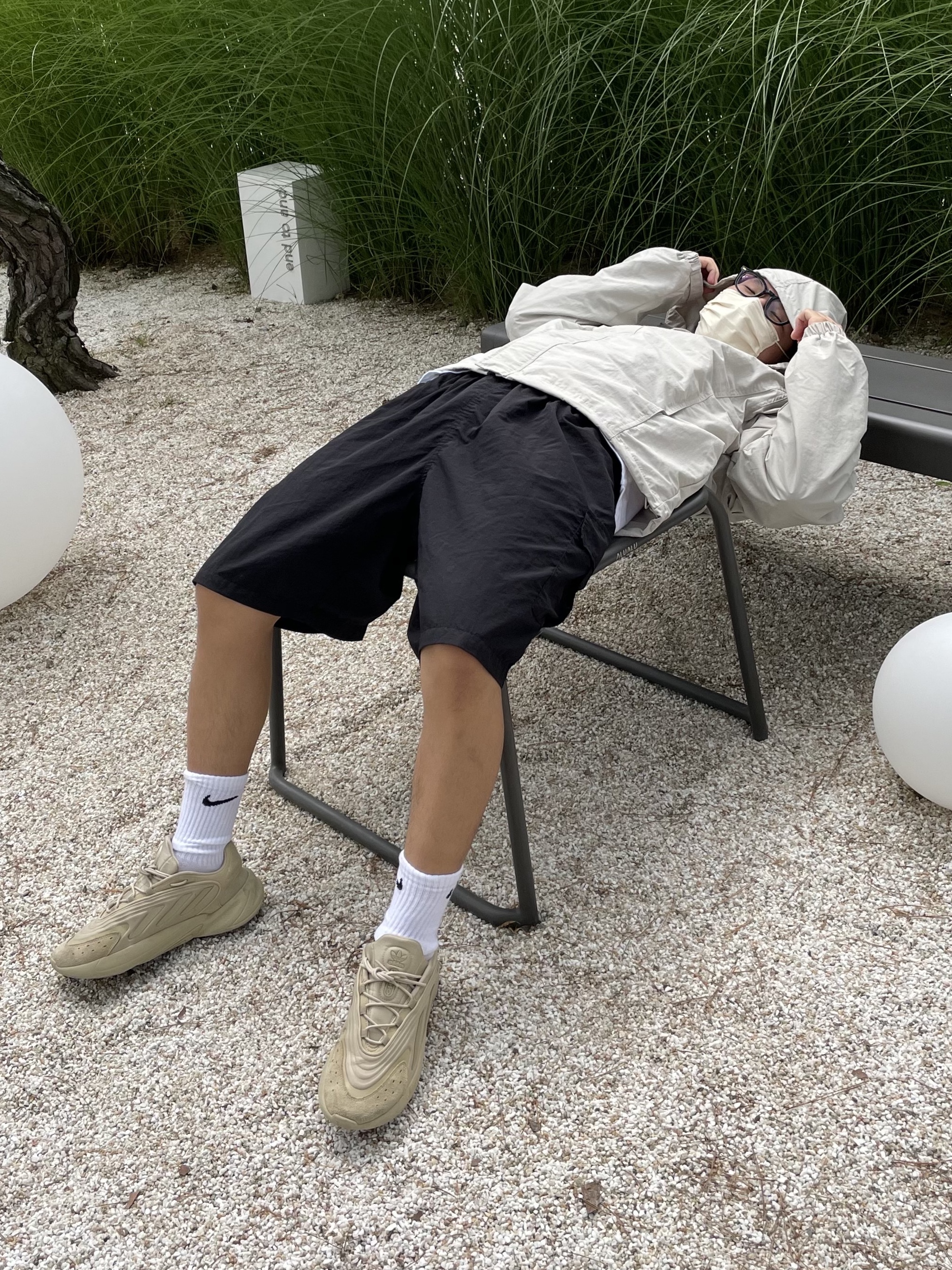 Adidas Ozelia Savanna 착용 스타일
