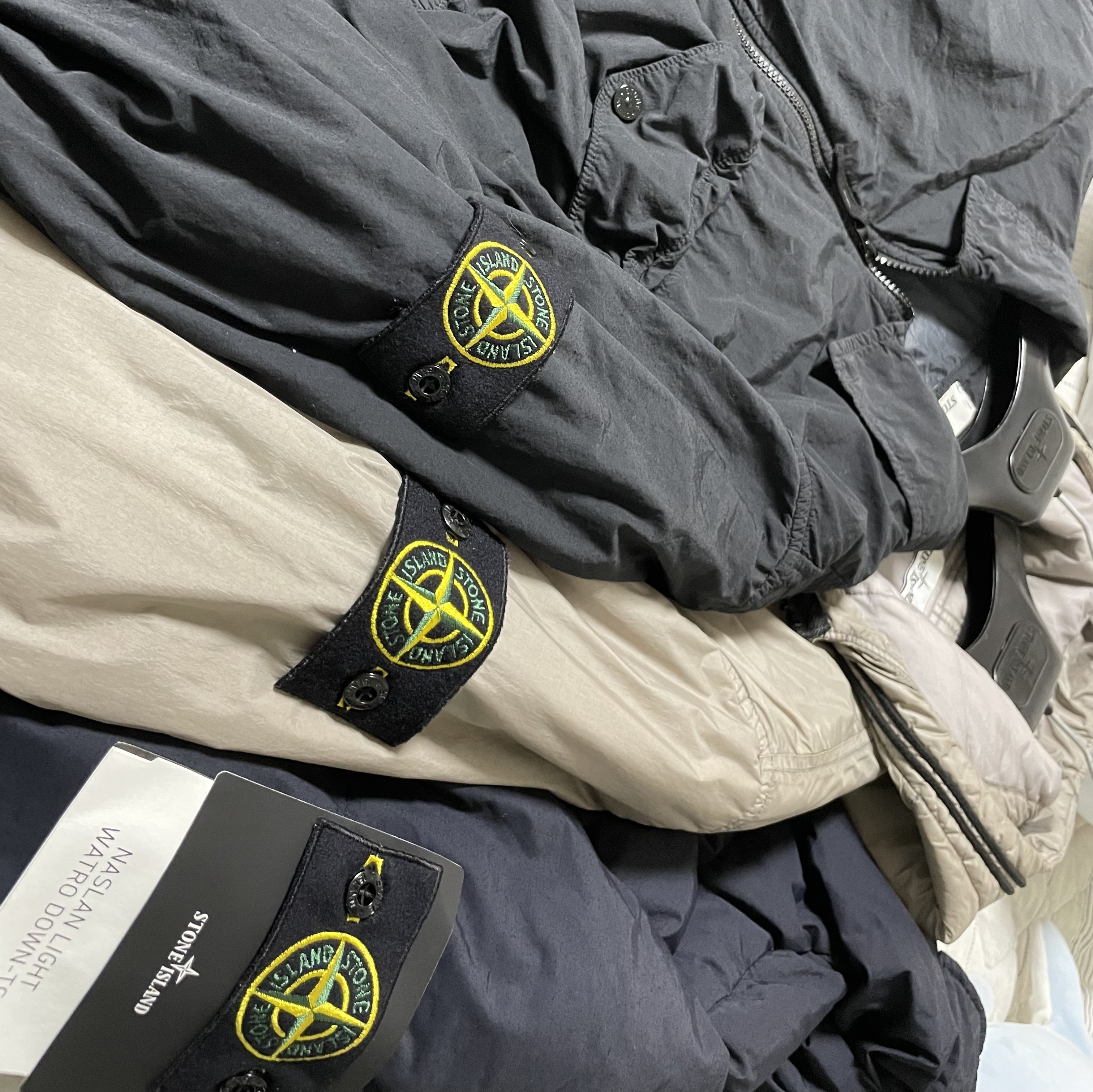 Stone Island 11803 Naslan Light Polartec Overshirt Black - 21FW, Stone Island 40423 Garment Dyed Crinkle Reps Nylon Primaloft TC Down Jacket Fango - 20FW 착용 스타일 - 2