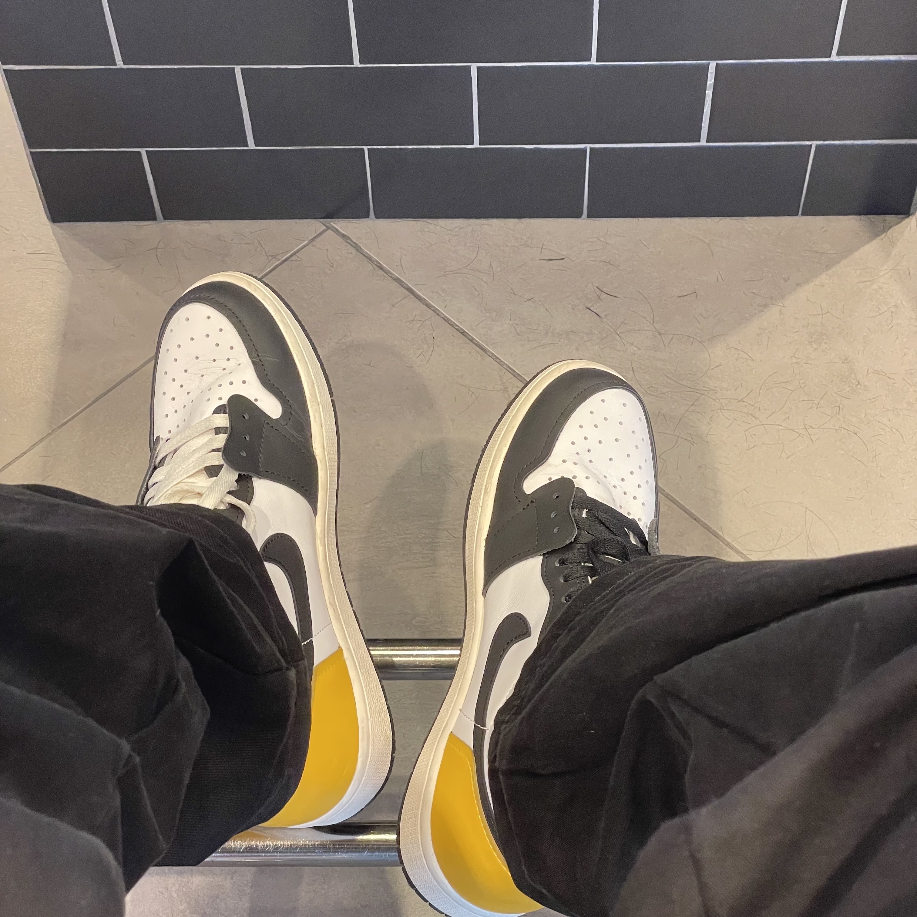 Jordan 1 Retro High OG Volt Gold 착용 스타일
