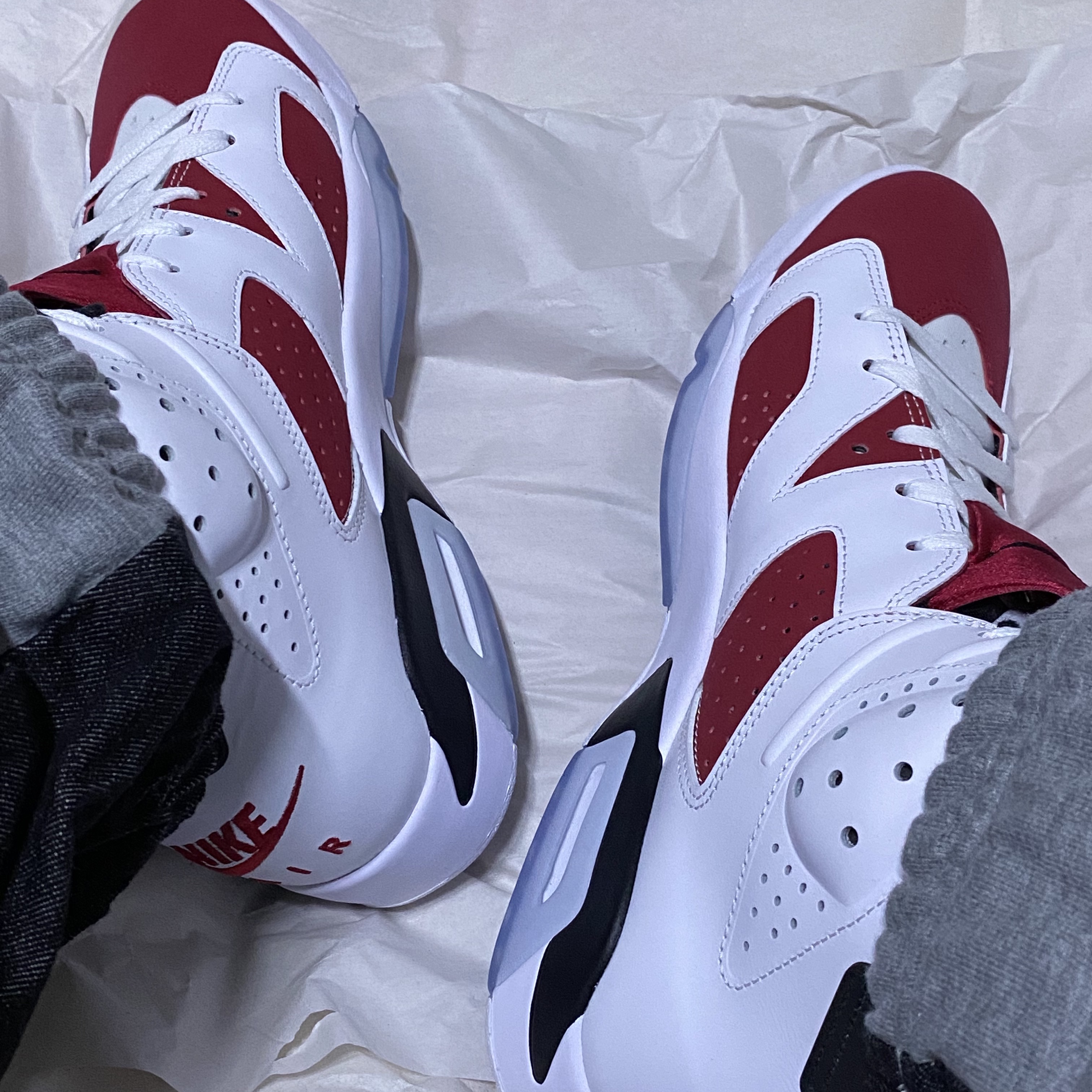 Jordan 6 Retro Carmine 2021 착용 스타일 - 2