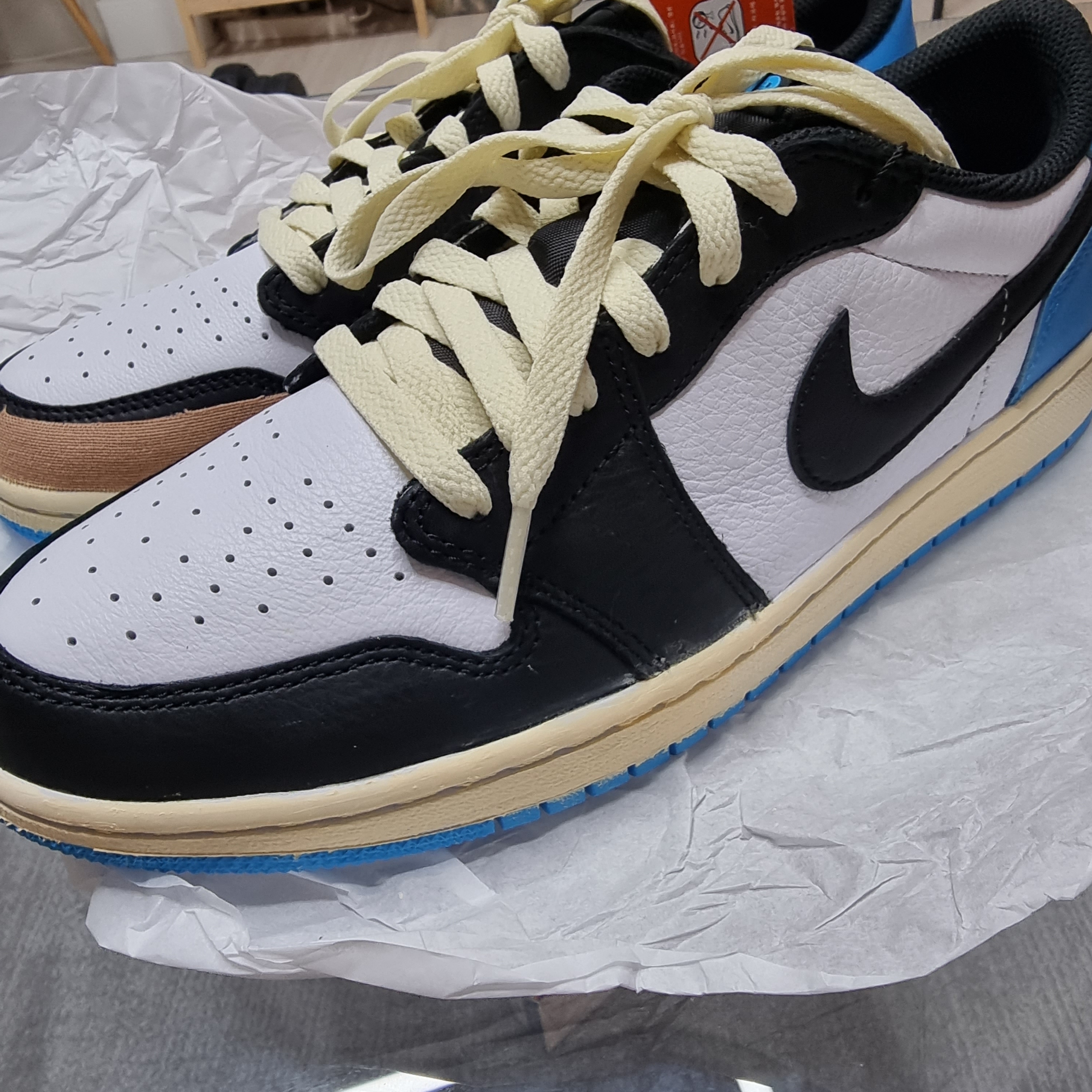 (W) Jordan 1 Retro Low OG Black and Dark Powder Blue 착용 스타일