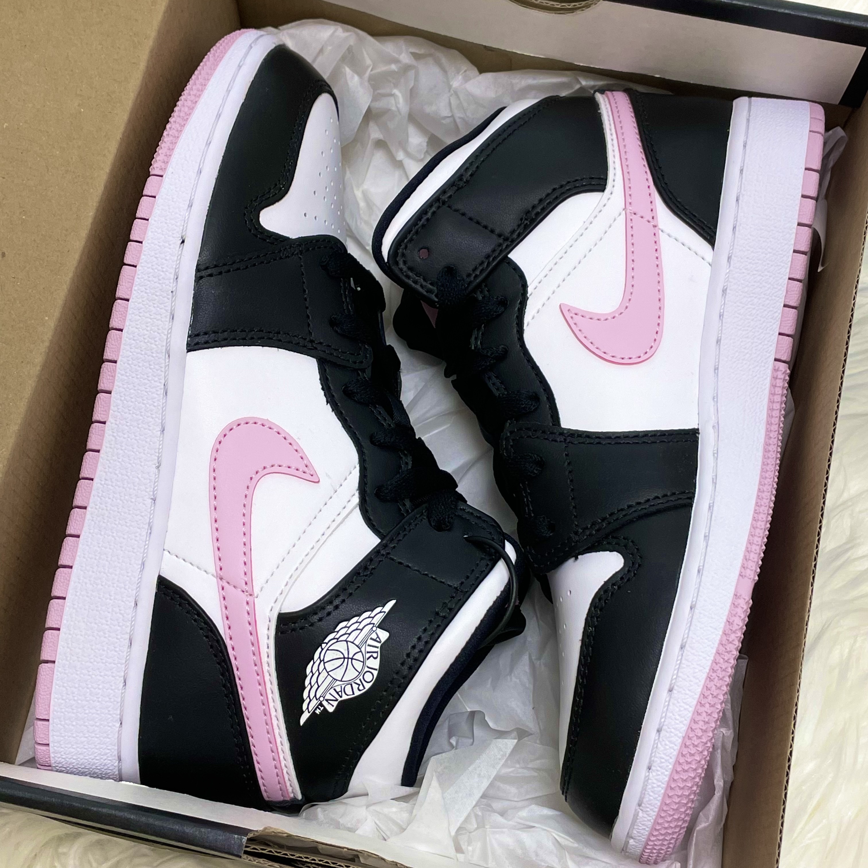 (GS) Jordan 1 Mid Light Arctic Pink 착용 스타일 - 2