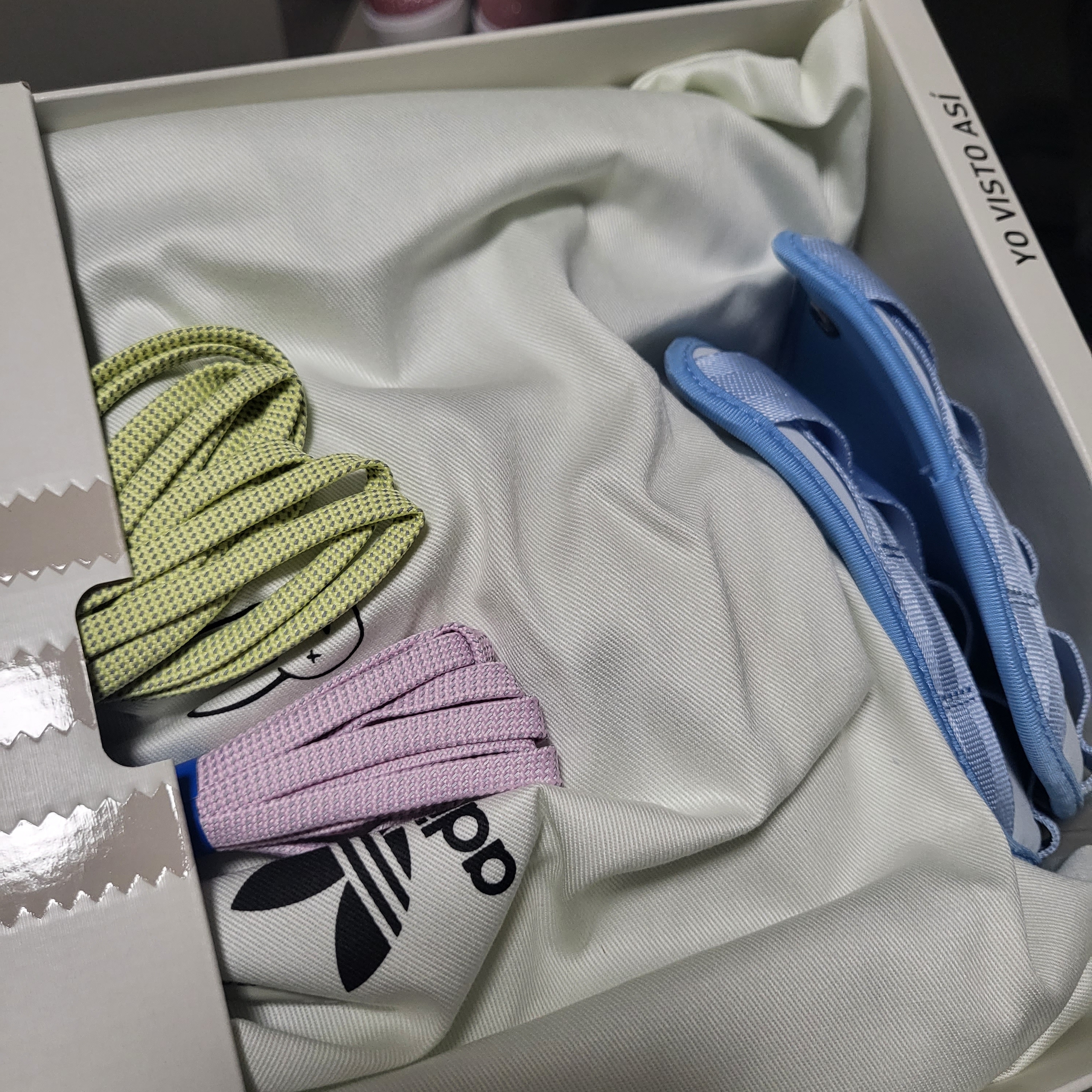 Adidas x Bad Bunny Forum Low Blue Tint 착용 스타일 - 3