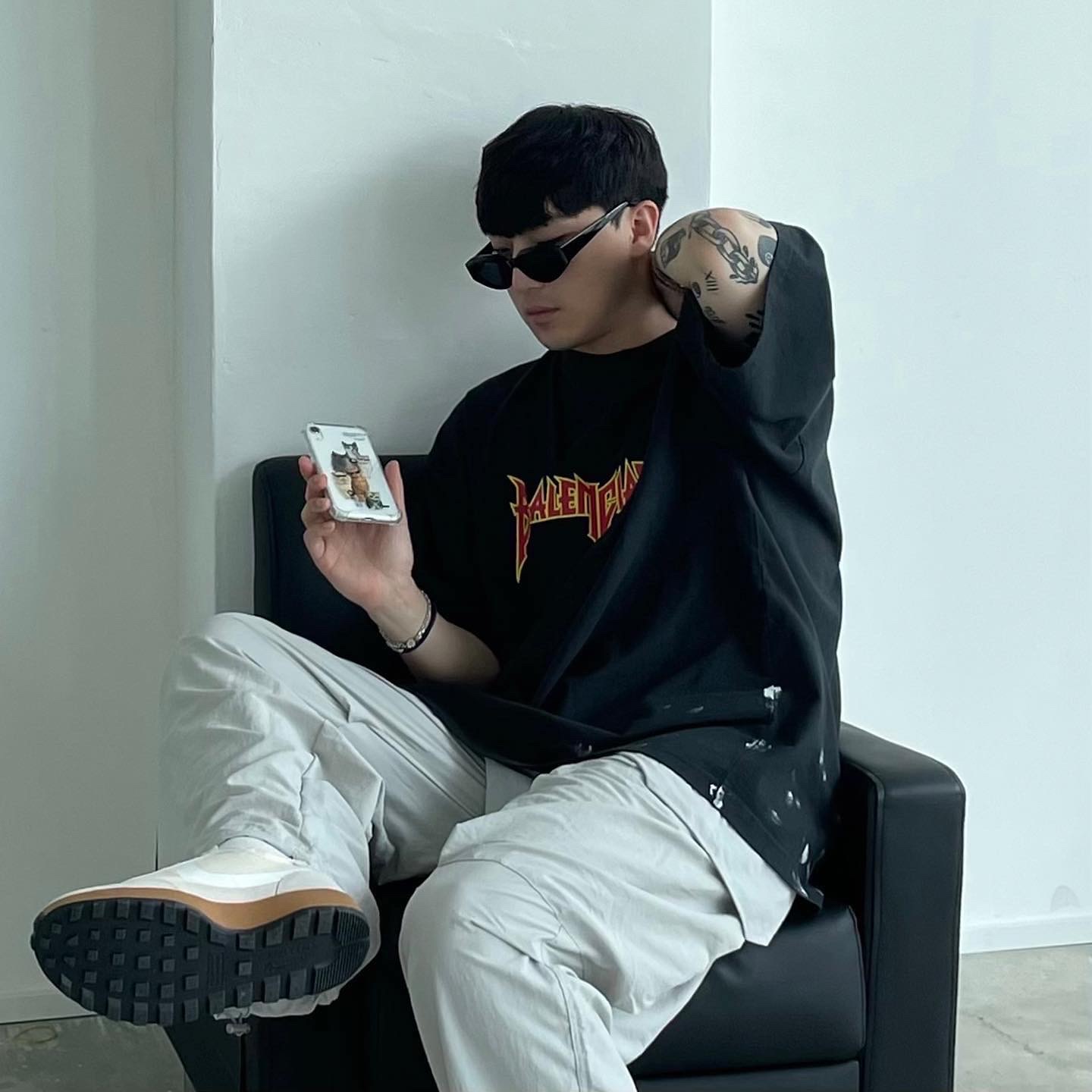 Nike x Tom Sachs General Purpose Shoe Light Cream, Balenciaga Metal Oversized Fit T-Shirt Black Vintage 착용 스타일