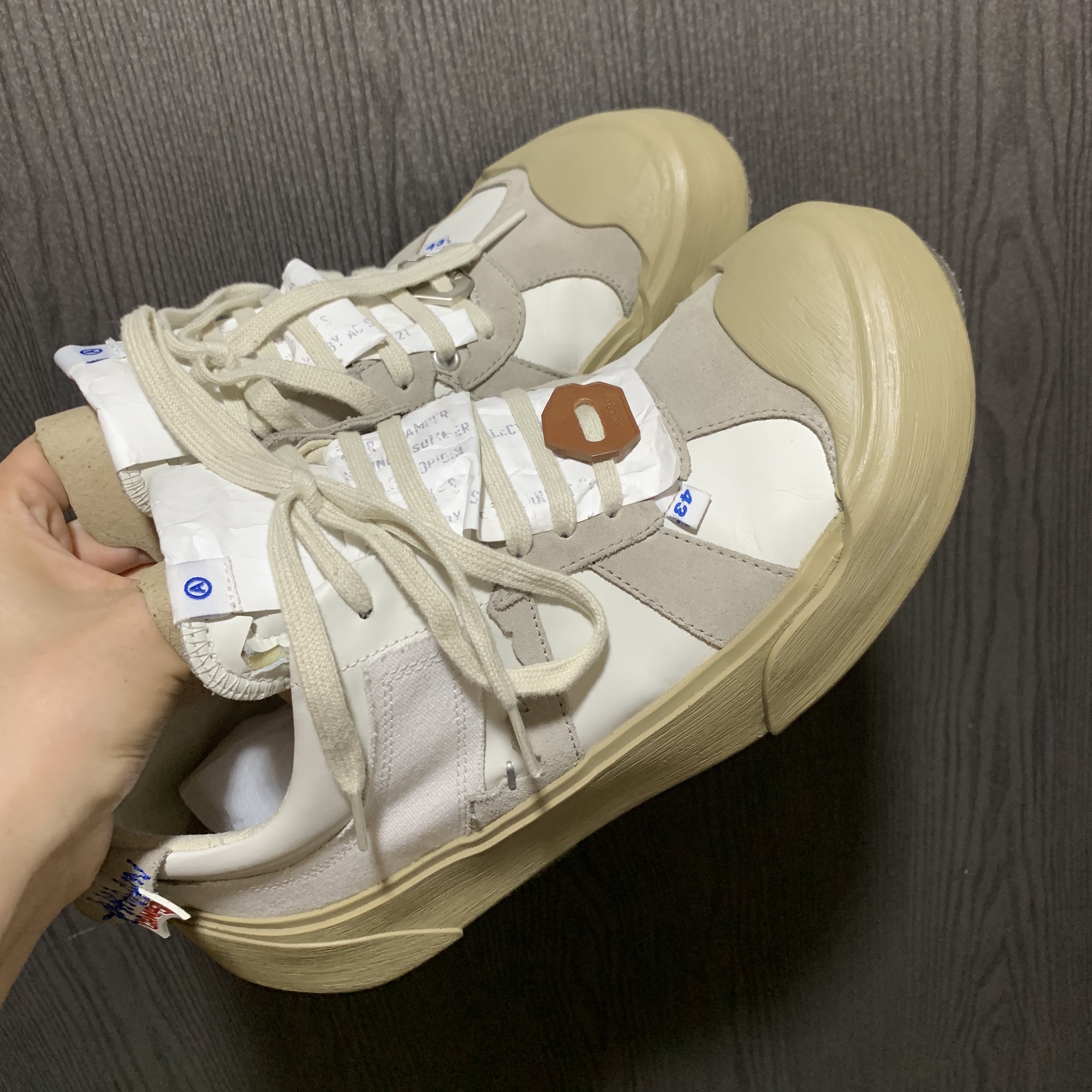 Camper x Ader Error Proto-240-S Cinder German Shoes 착용 스타일 - 2