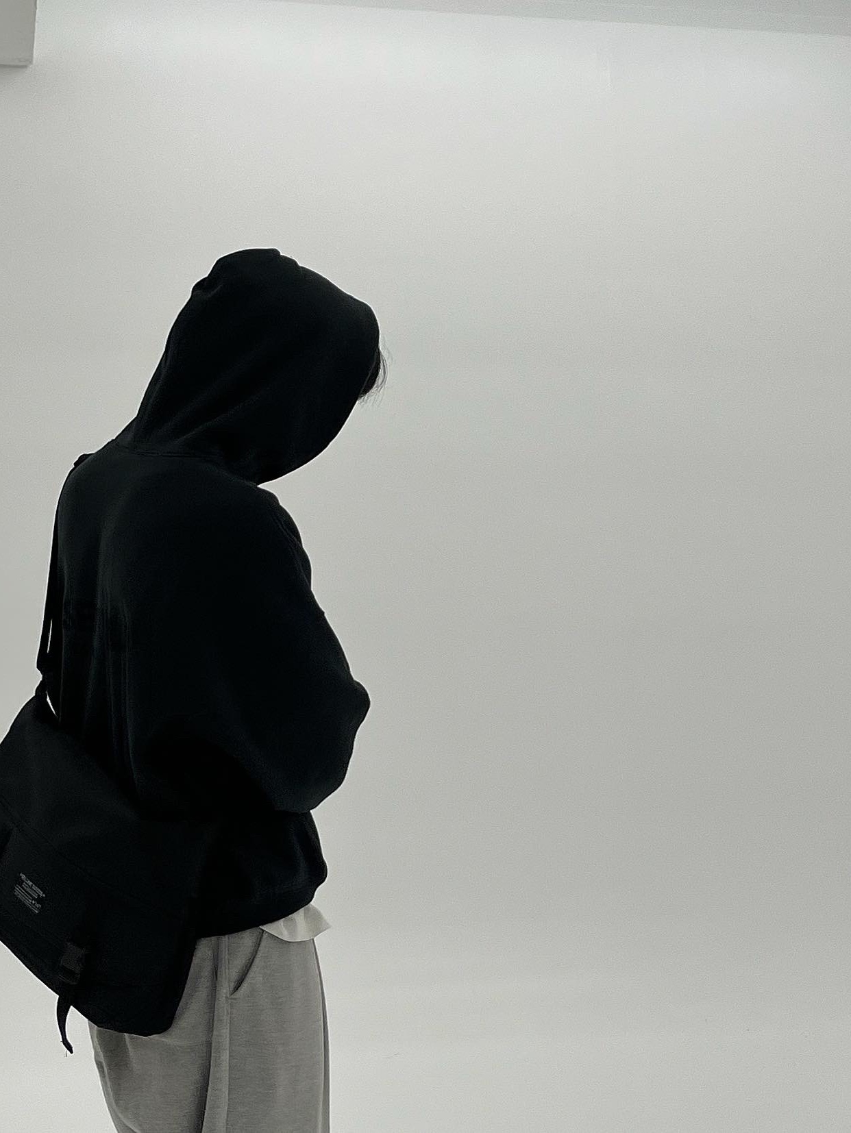 Essentials The Core Collection Hoodie Stretch Limo 착용 스타일 - 2