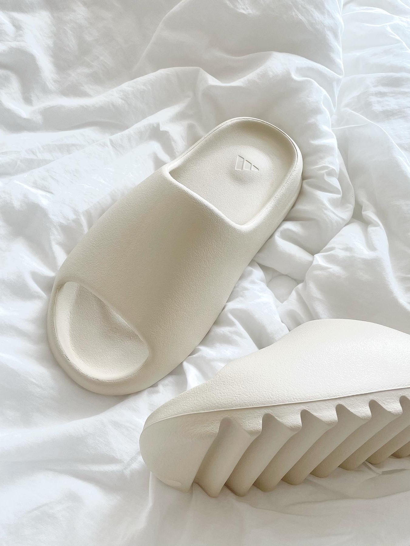 Adidas Yeezy Slide Bone 2022/2023 착용 스타일