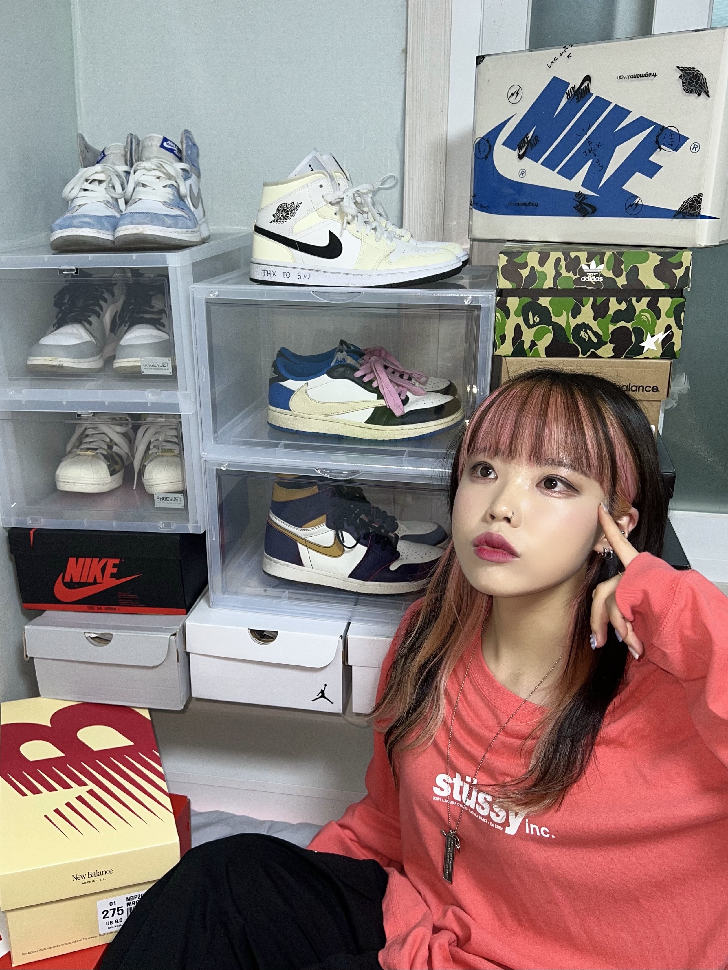 Jordan 1 Retro High OG Hyper Royal, Adidas x BAPE Superstar 80s Green Camo 착용 스타일