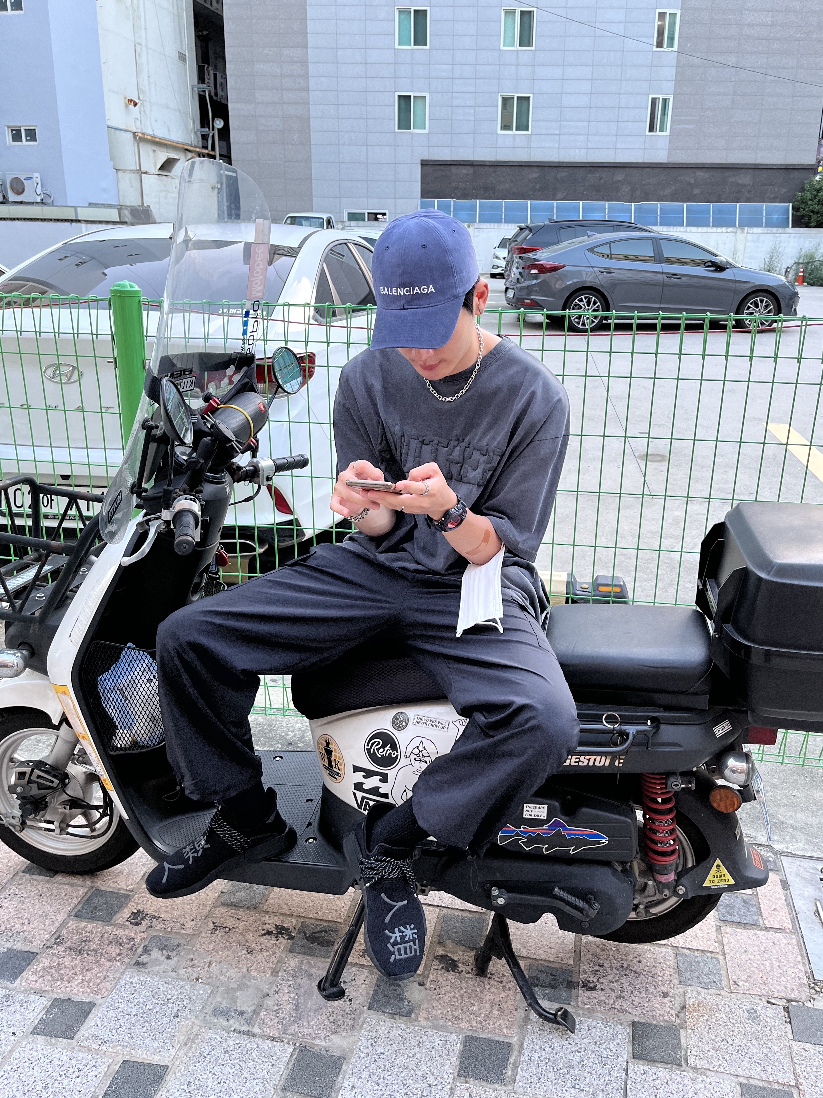 Adidas x Pharrell Williams Hu NMD Core Black 착용 스타일