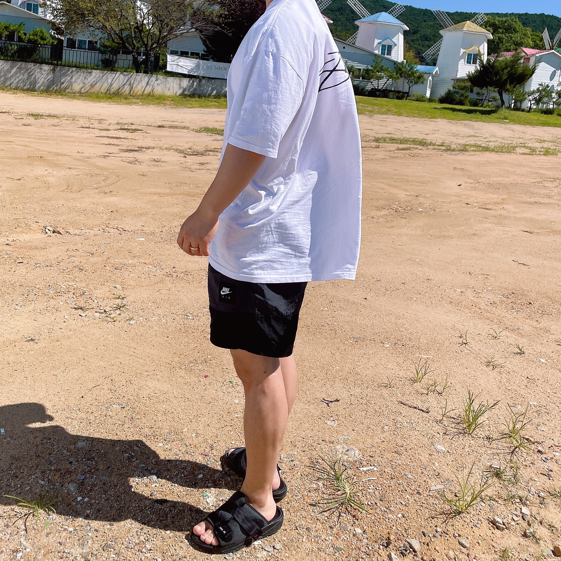 Jordan Crater Slide Black, Stussy Surf Stock T-Shirt White 착용 스타일 - 1
